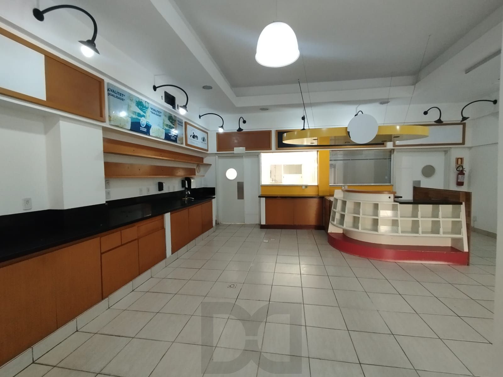 Loja na Tristeza com 360m², 17 vagas, 3 banheiros para locação. — foto 10