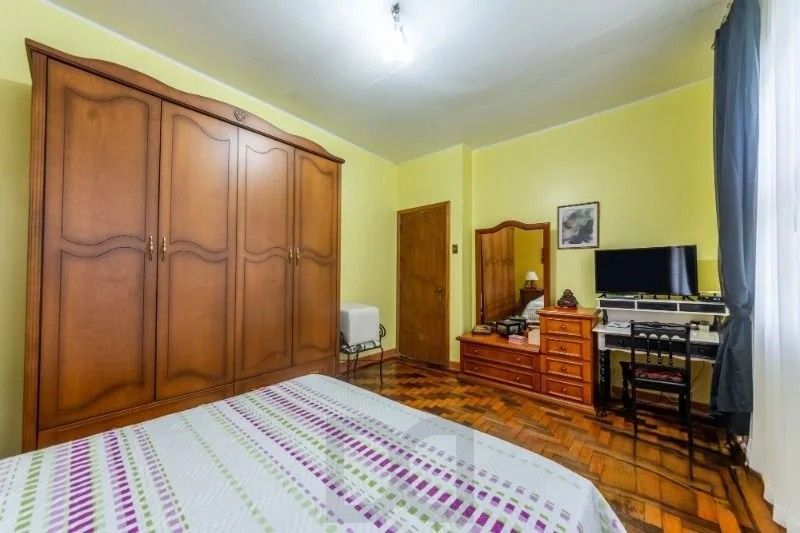 Belíssima casa de esquina, em estilo colonial com 277m2 de área privativa, terreno com 1014m2, 4 dormitórios e 3 suítes. — foto 25