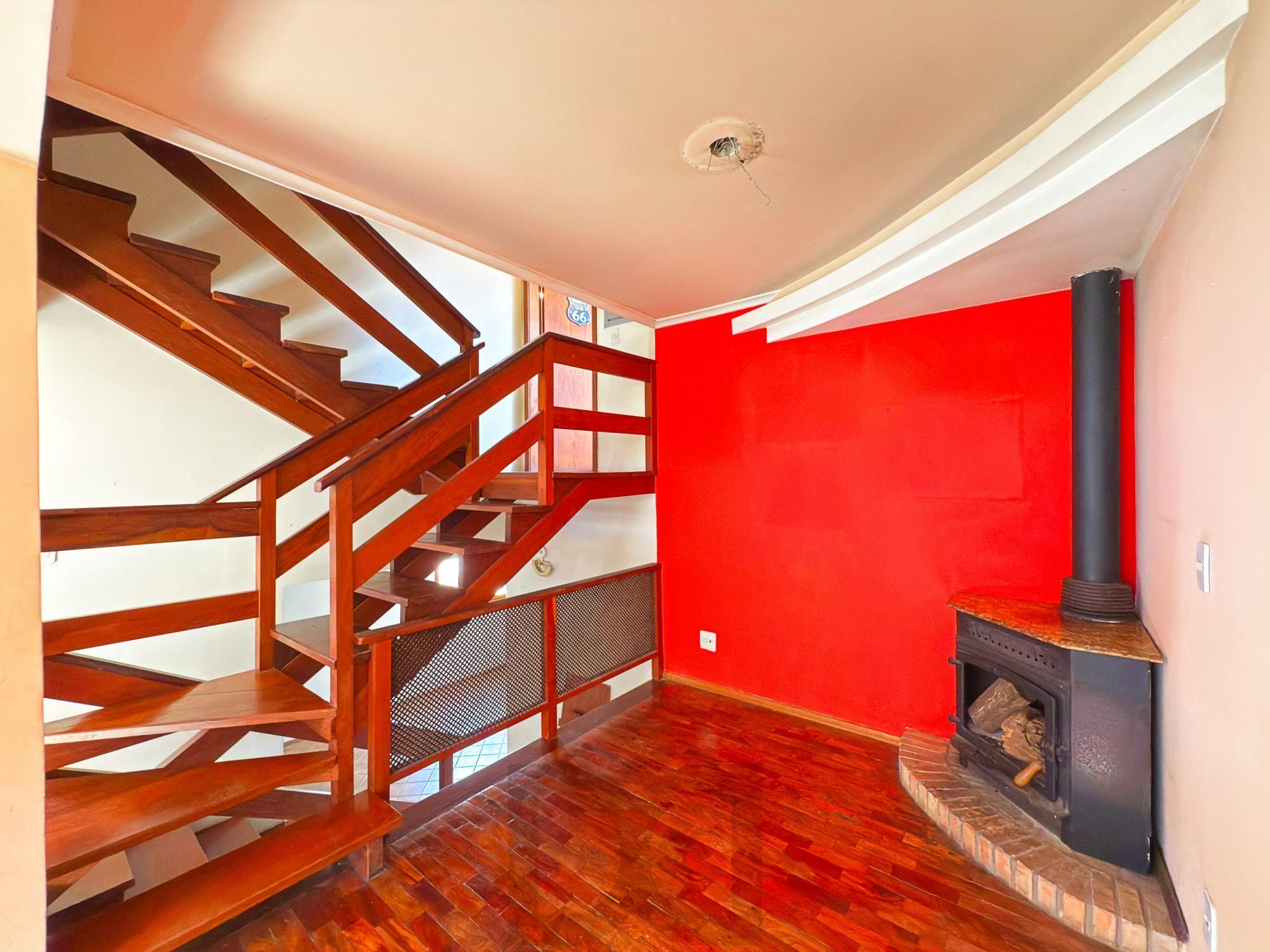 Casa em Condomínio  | 3 Dormitórios, Suíte, Lareira e Churrasqueira — foto 32