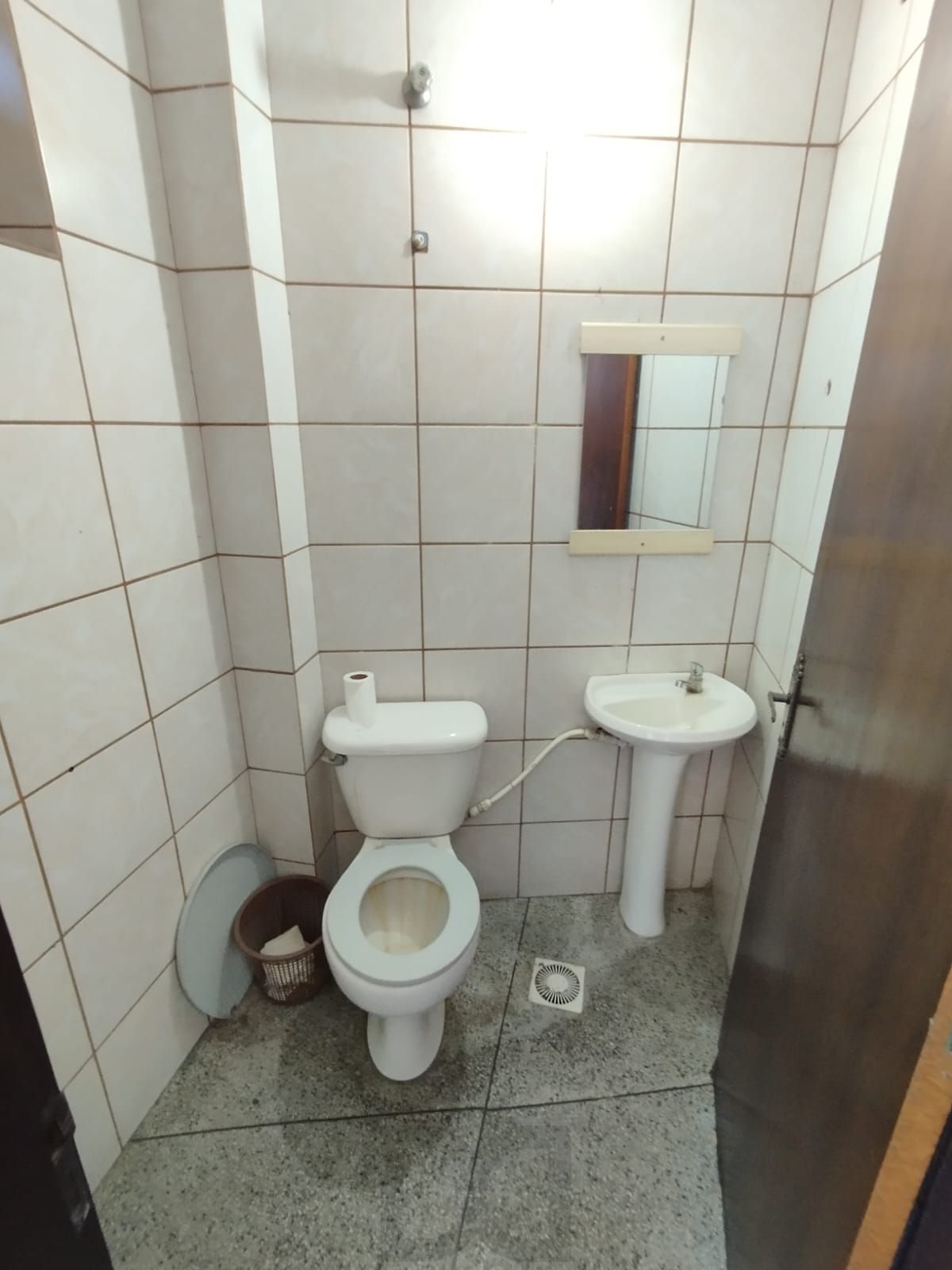 Sala 50m² de frente para Av. cavalhada, 1 banheiro. — foto 10
