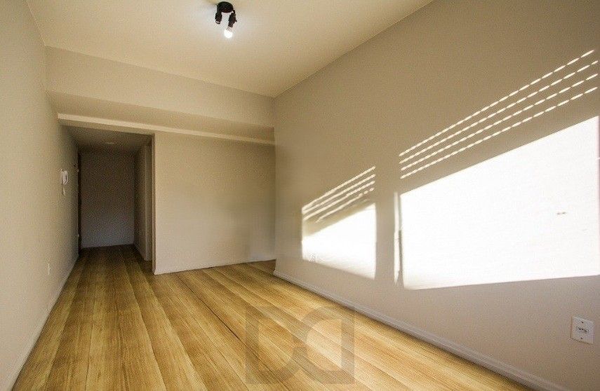 Excelente apartamento de 1 dormitório na Rua Garibaldi, com 45 m² de área privativa. — foto 2