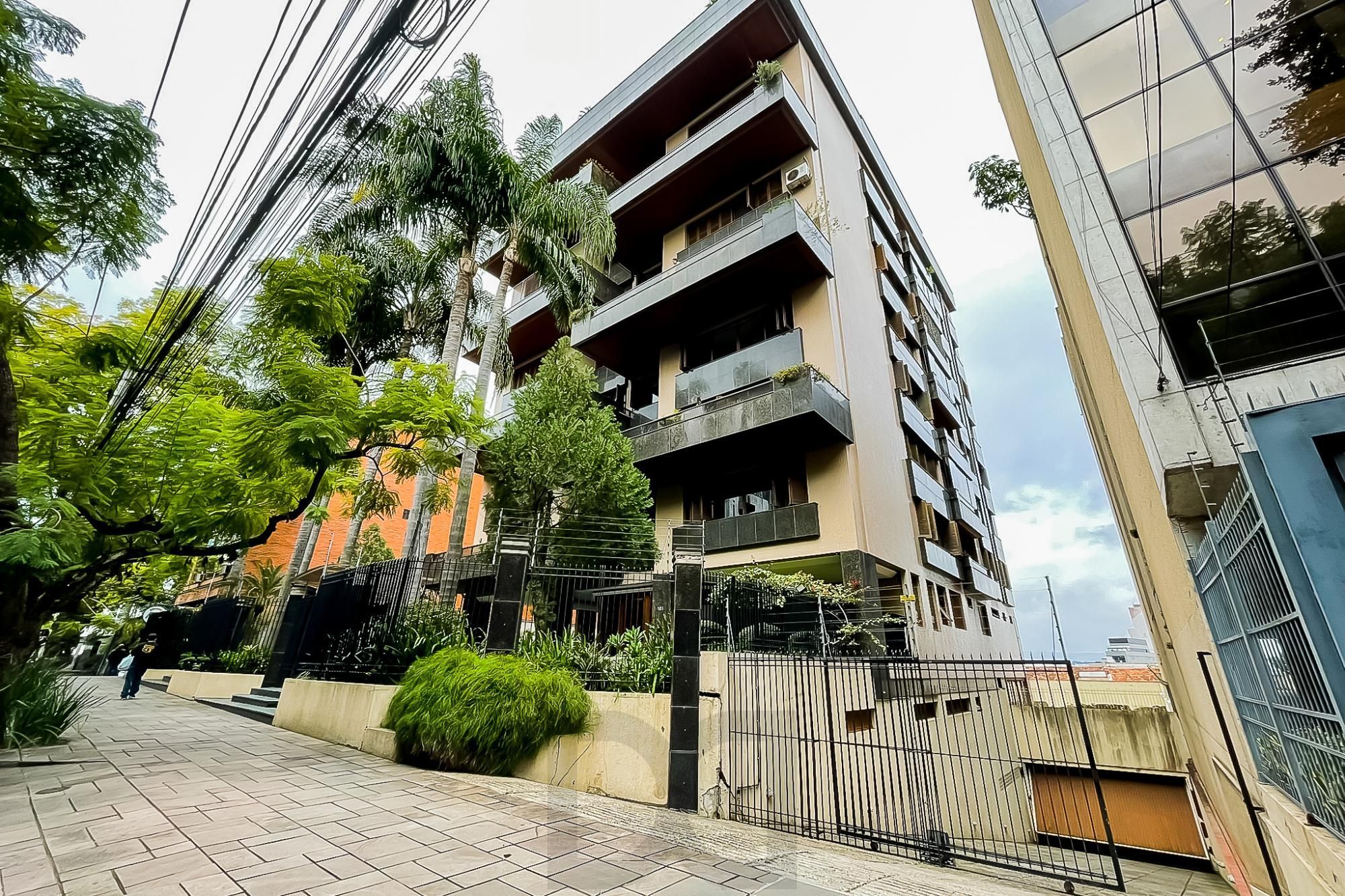 Maravilhoso apartamento no Bairro Moinhos de Vento com 4 dormitórios e 3 suítes. — foto 1