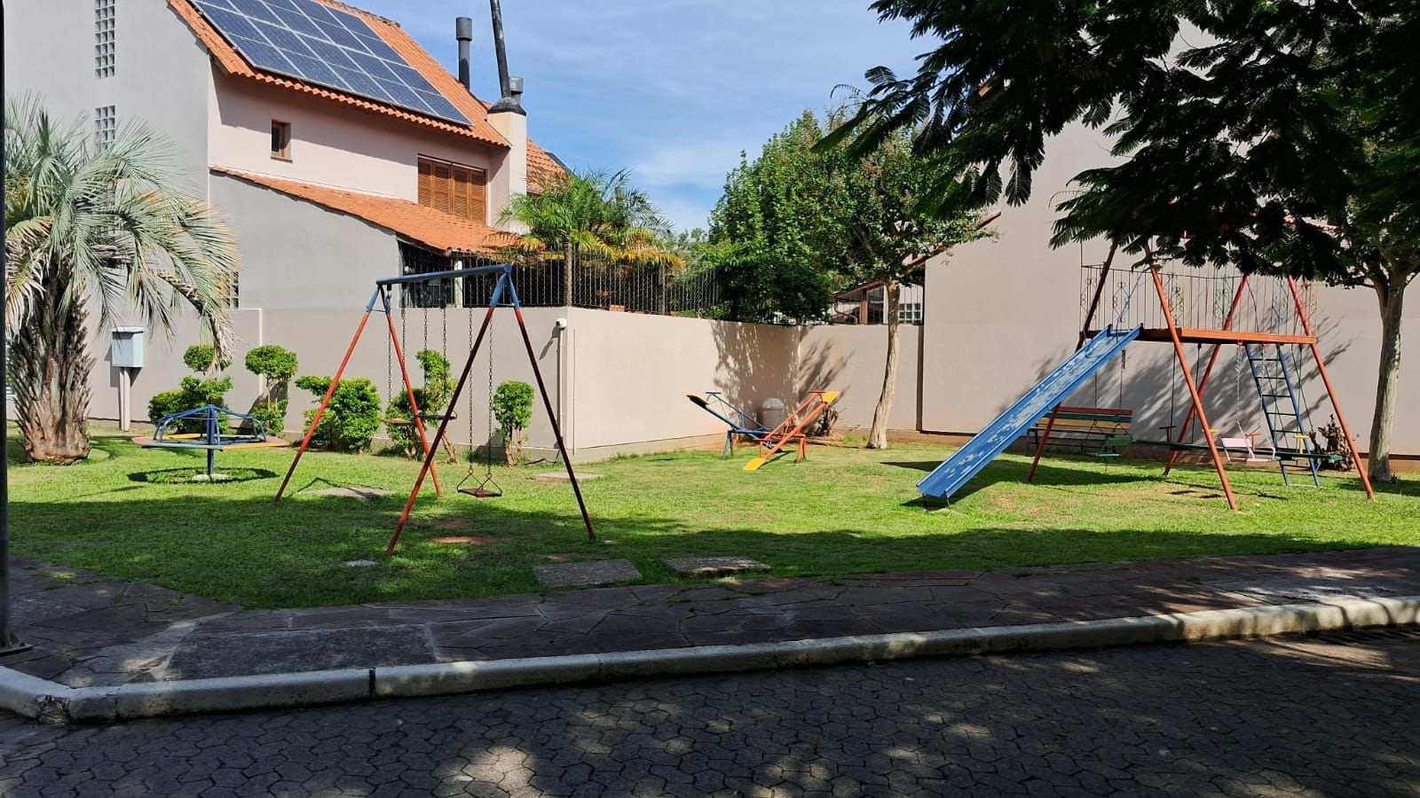 LINDA RESIDÊNCIA COM 3 DORMITÓRIOS NO BAIRRO GUARUJÁ — foto 39