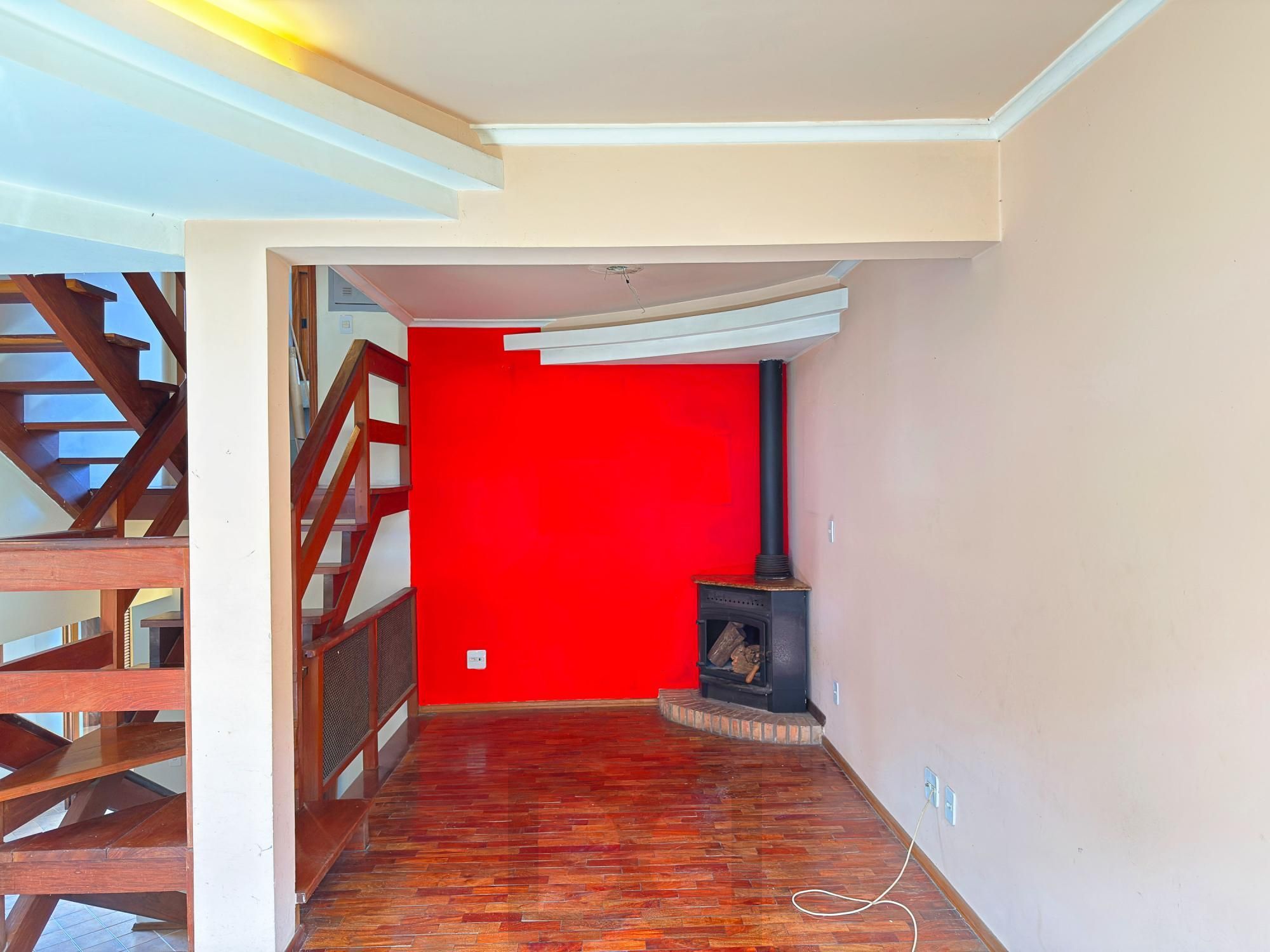 Casa em Condomínio  | 3 Dormitórios, Suíte, Lareira e Churrasqueira — foto 30