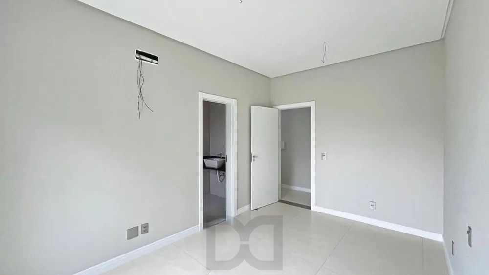 Apresentamos esta belíssima casa térrea 174m2 de área privativa, 3 suítes e 3 vagas de garagem, no Condomínio Altos do Lago. — foto 18