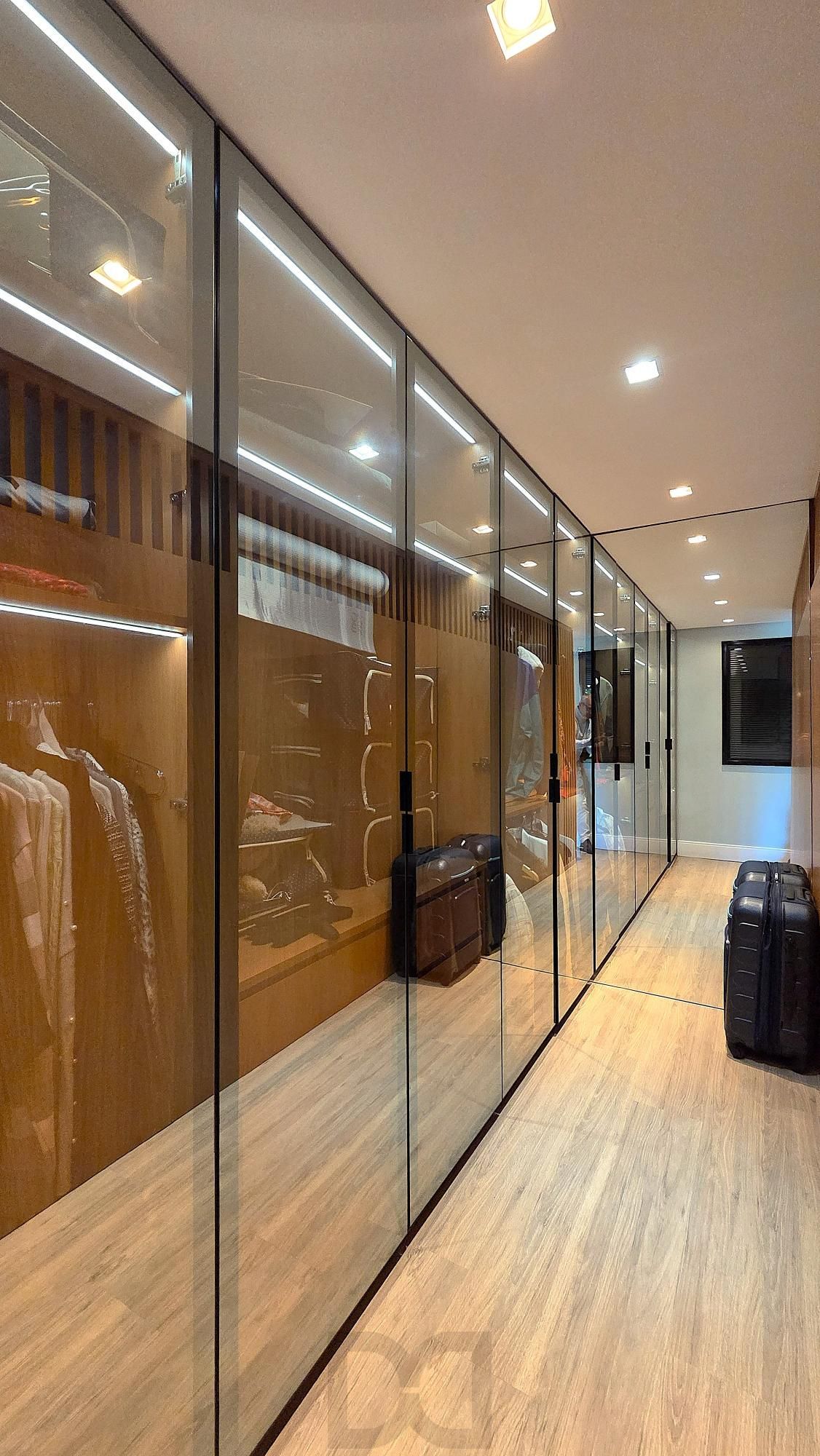Cobertura de Alto Padrão com 357m2, 3 suítes e 3 vagas de garagem. Vista Permanente para o Guaíba | Porteira Fechada | Bairro Cristal. — foto 16