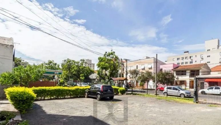 Ótimo apartamento térreo 2 dormitórios, com estacionamento, no coração do Bairro Menino Deus. — foto 7