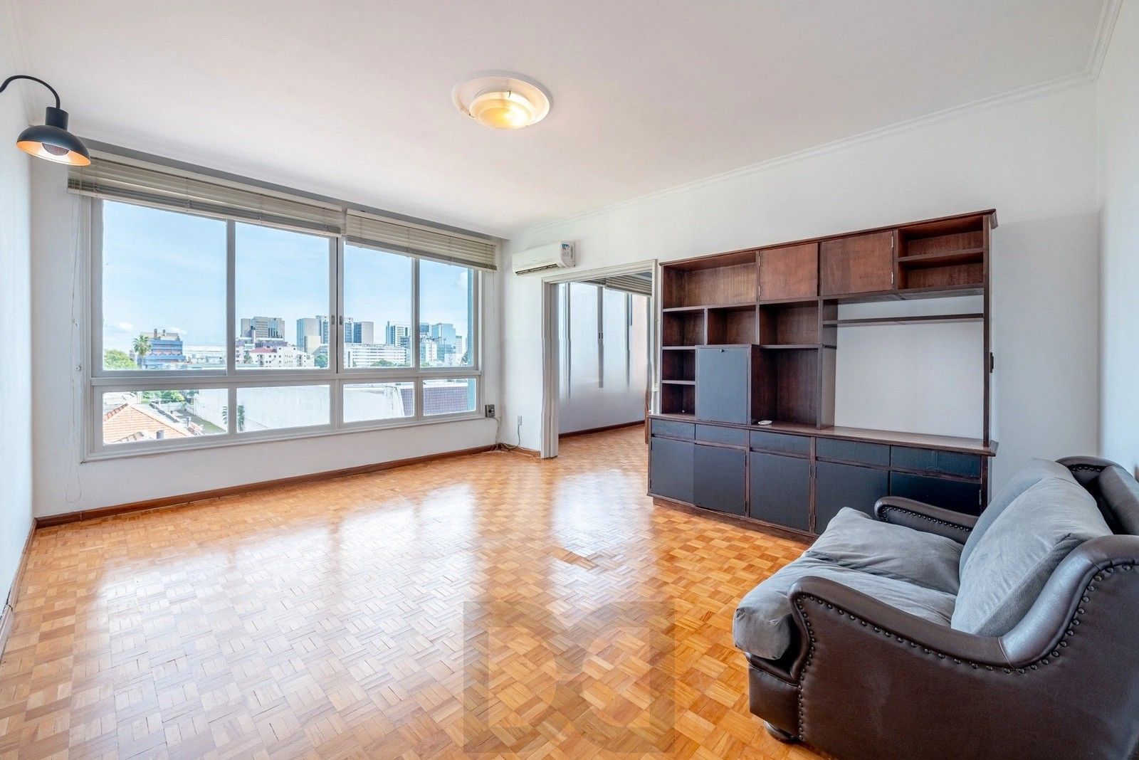 Excelente apartamento com 132m², 3 dormitórios e 2 vagas de garagem, no coração do bairro Menino Deus. — foto 1