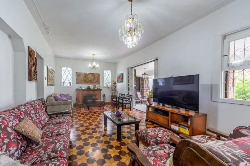 Belíssima casa de esquina, em estilo colonial com 277m2 de área privativa, terreno com 1014m2, 4 dormitórios e 3 suítes. — foto 13