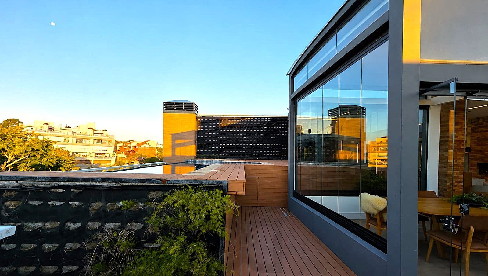 Cobertura de Alto Padrão com 357m2, 3 suítes e 3 vagas de garagem. Vista Permanente para o Guaíba | Porteira Fechada | Bairro Cristal. — foto 26