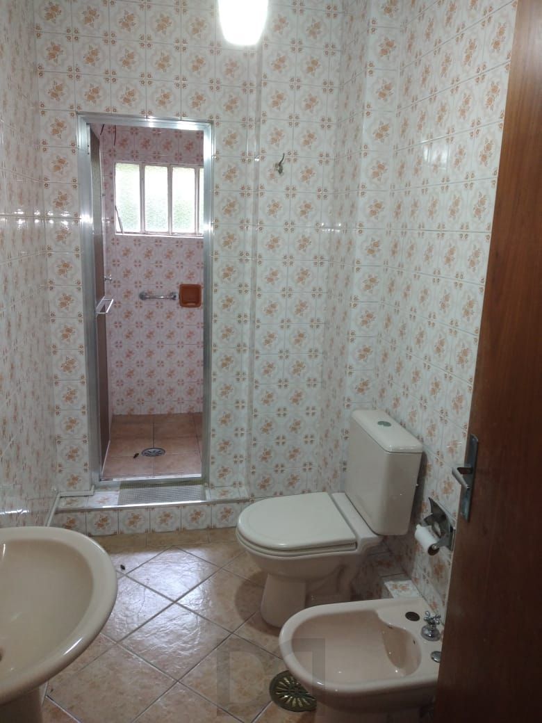 Casa em Porto Alegre, no bairro Nonoai, com 3 dormitório(s), e 3 banheiros, à ve — foto 9