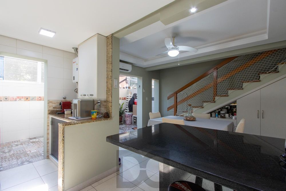 Casa em condomínio, com 3 quartos, com suíte, 2 vagas cobertas, churrasqueira, no Bairro Nonoai. — foto 12