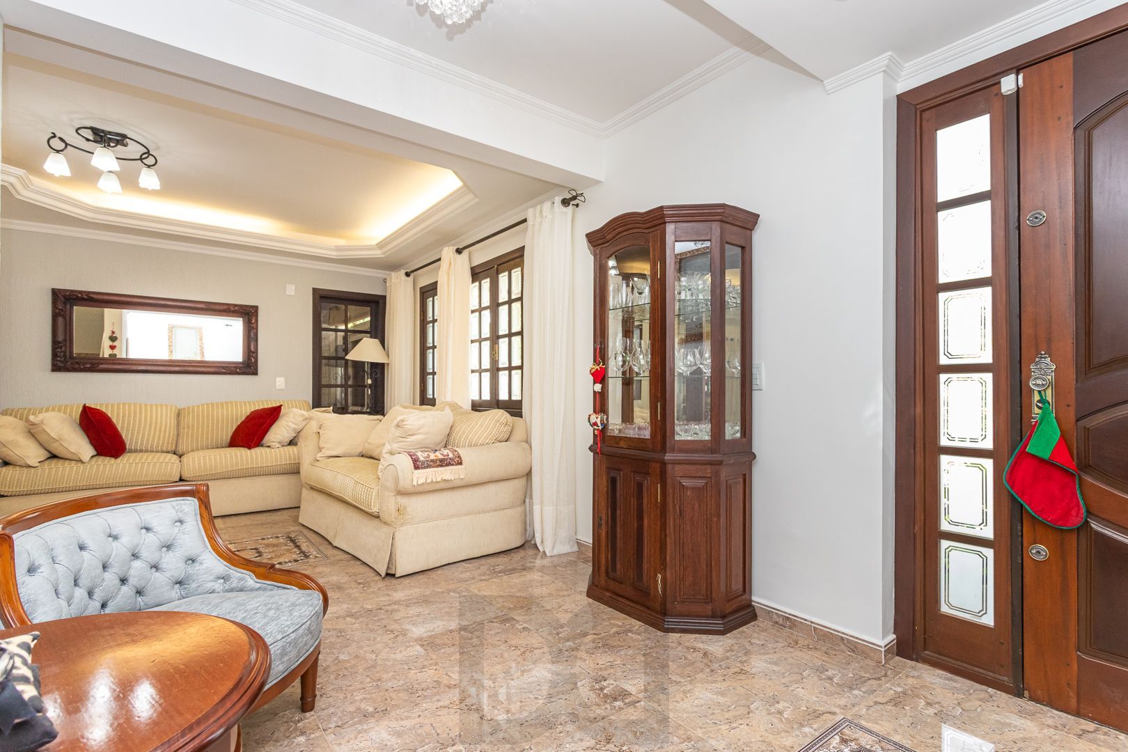 Belíssima casa com 272m² de área privativa, localizada no bairro Ipanema, a poucos metros da orla do Guaíba. — foto 6