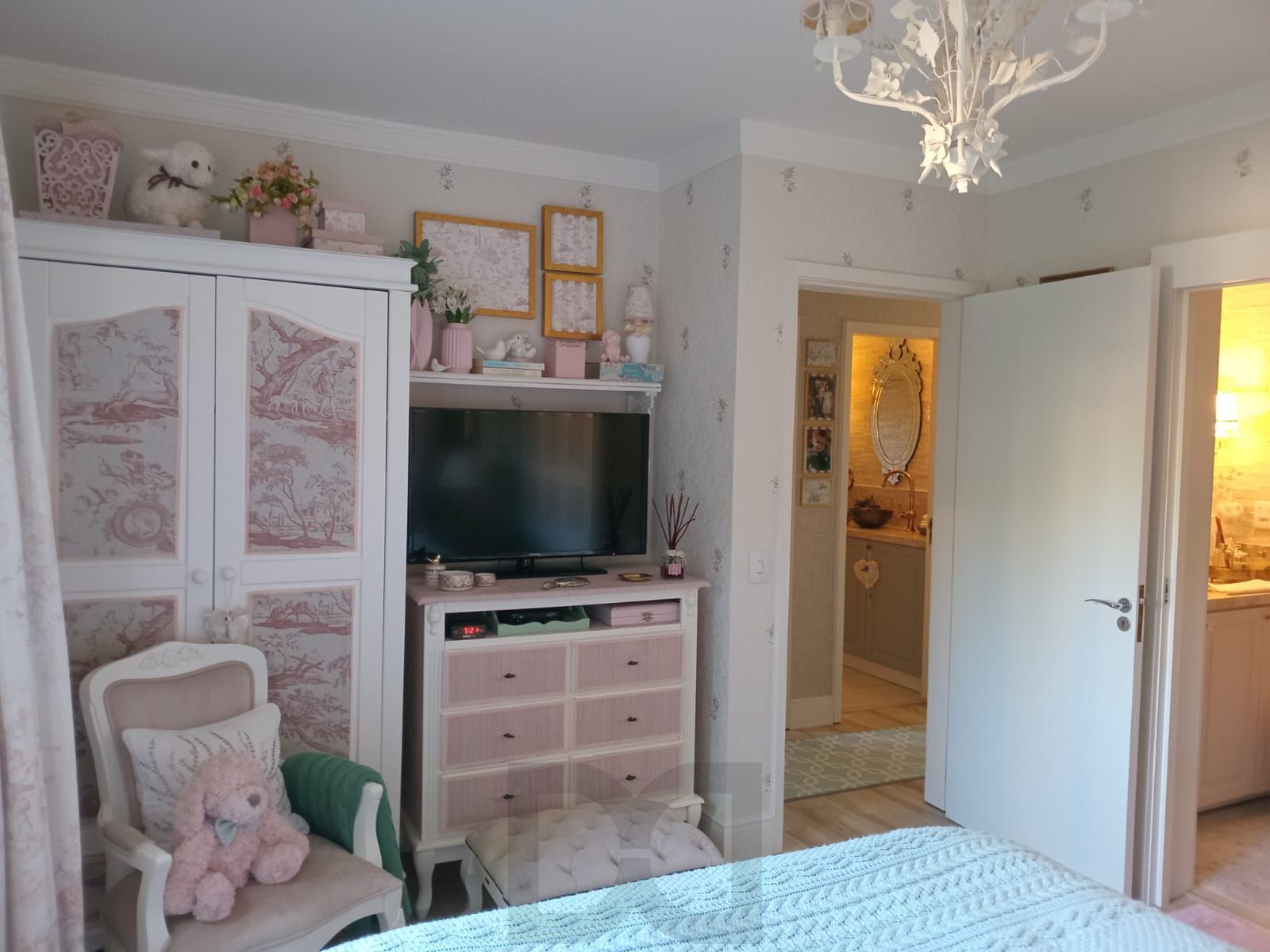 Ótimo apartamento Garden, 3 dormitórios, 1 suíte, lareira, sacada, no bairro Cristal. — foto 15