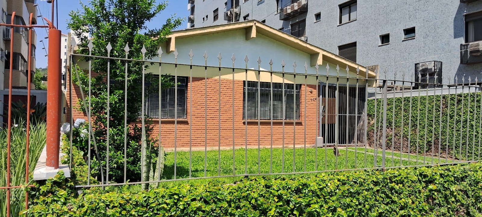 Casa térrea de 250m² no miolo do Bairro Tristeza na Zona Sul — foto 1