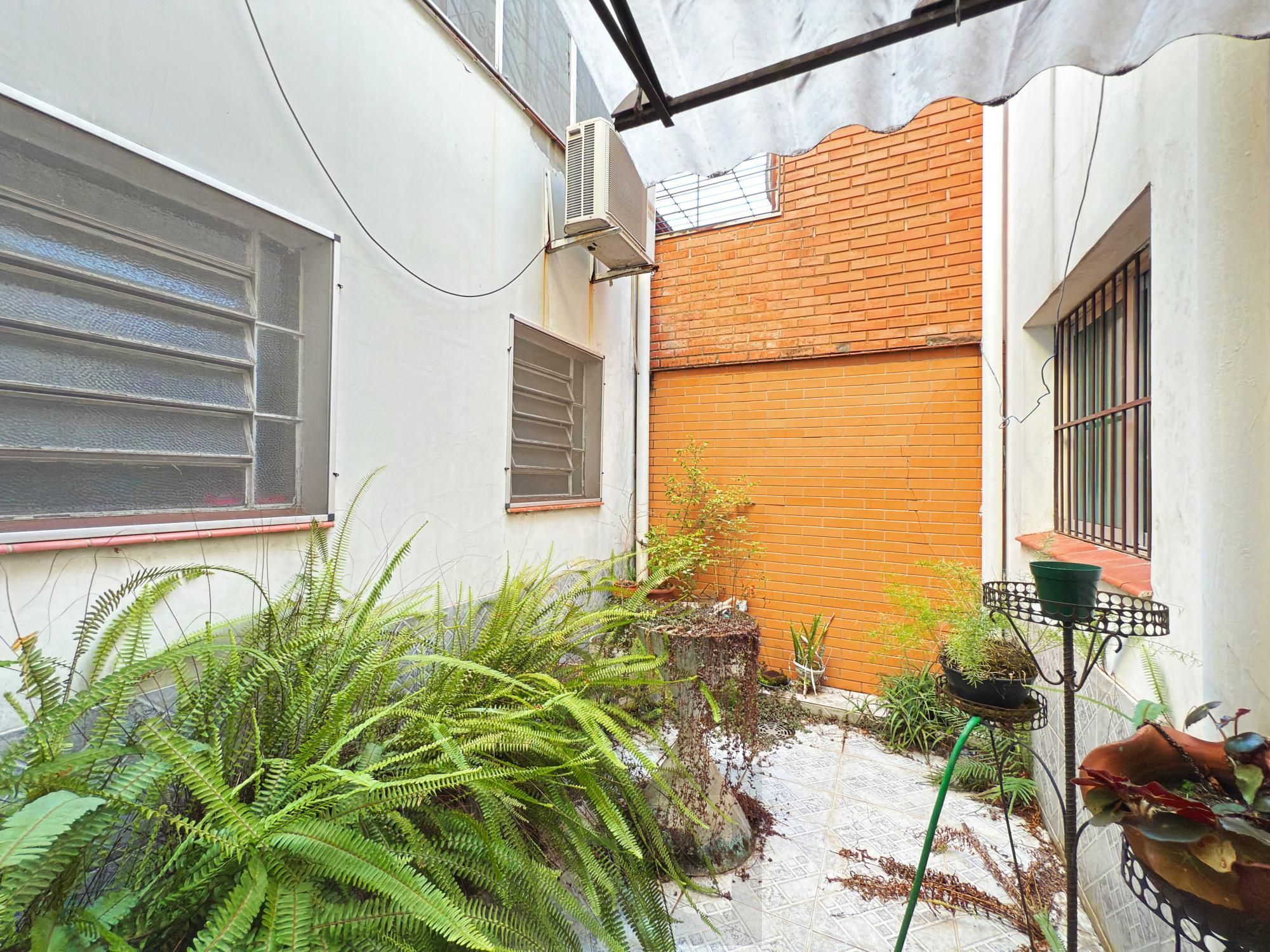 Ótima residência com 4 dormitórios, lareira e piscina no coração do bairro Tristeza. — foto 48