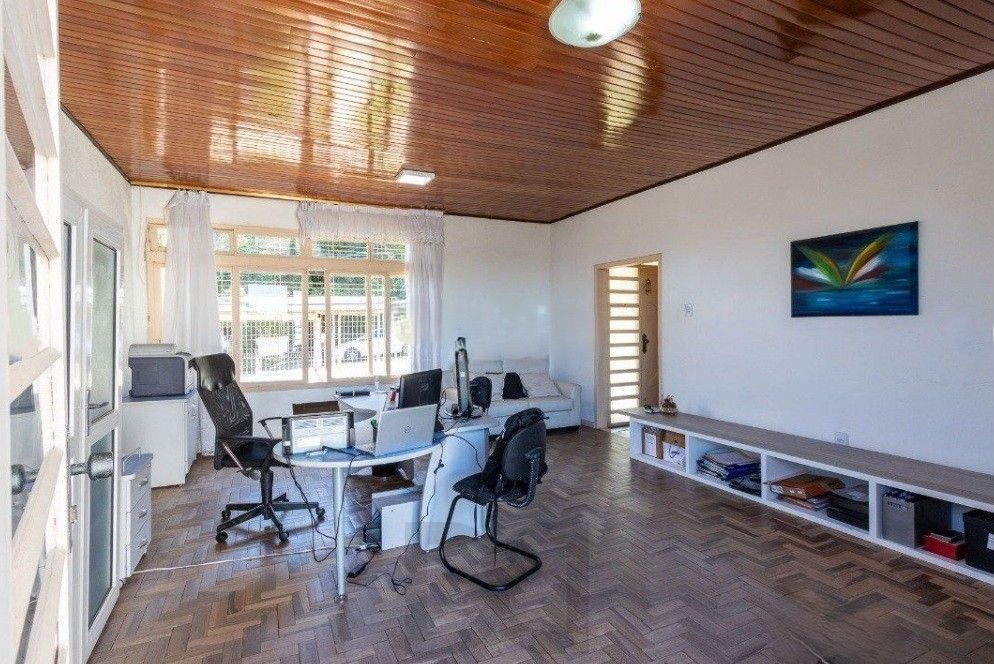 Excelente casa com 5 dormitórios, 2 suítes, 3 vagas de garagem e uma vista perene para o por do sol no Guaiba. — foto 9
