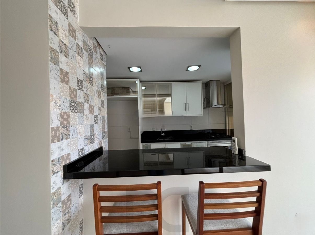 Apartamento com 2 dormitórios sendo 1 suíte, com churrasqueira e vaga coberta. — foto 10