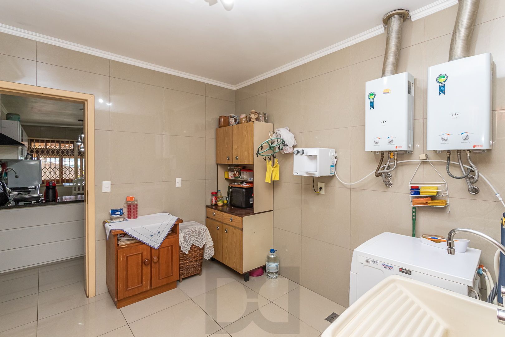 Excelente casa de dois pavimentos no bairro Ipanema, com 238m² de área privativa, 4 dormitórios, 1 suíte e 2 vagas de garagem. — foto 32