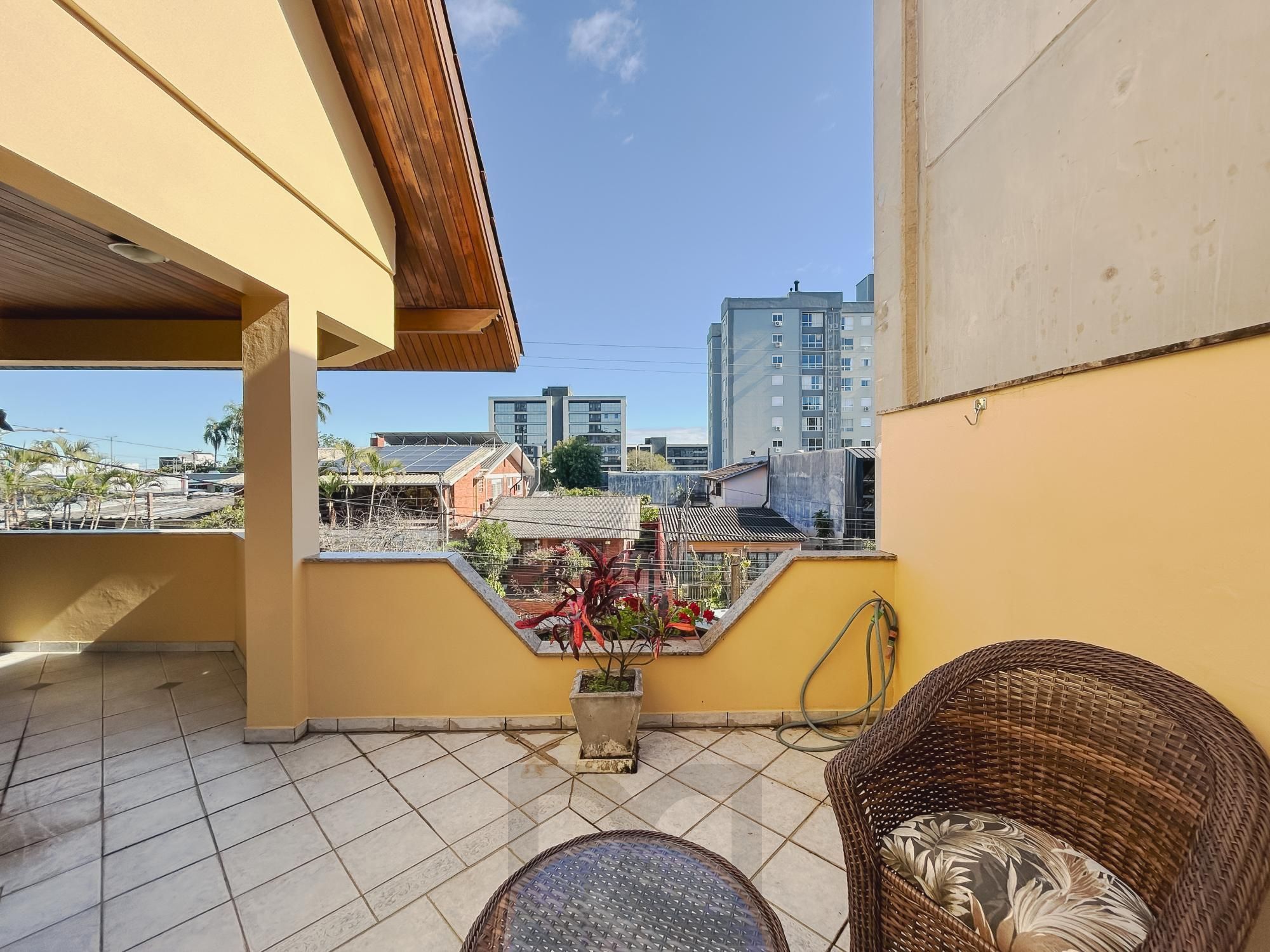 Casa com 4 suítes, piscina e área gourmet no bairro Tristeza. — foto 43