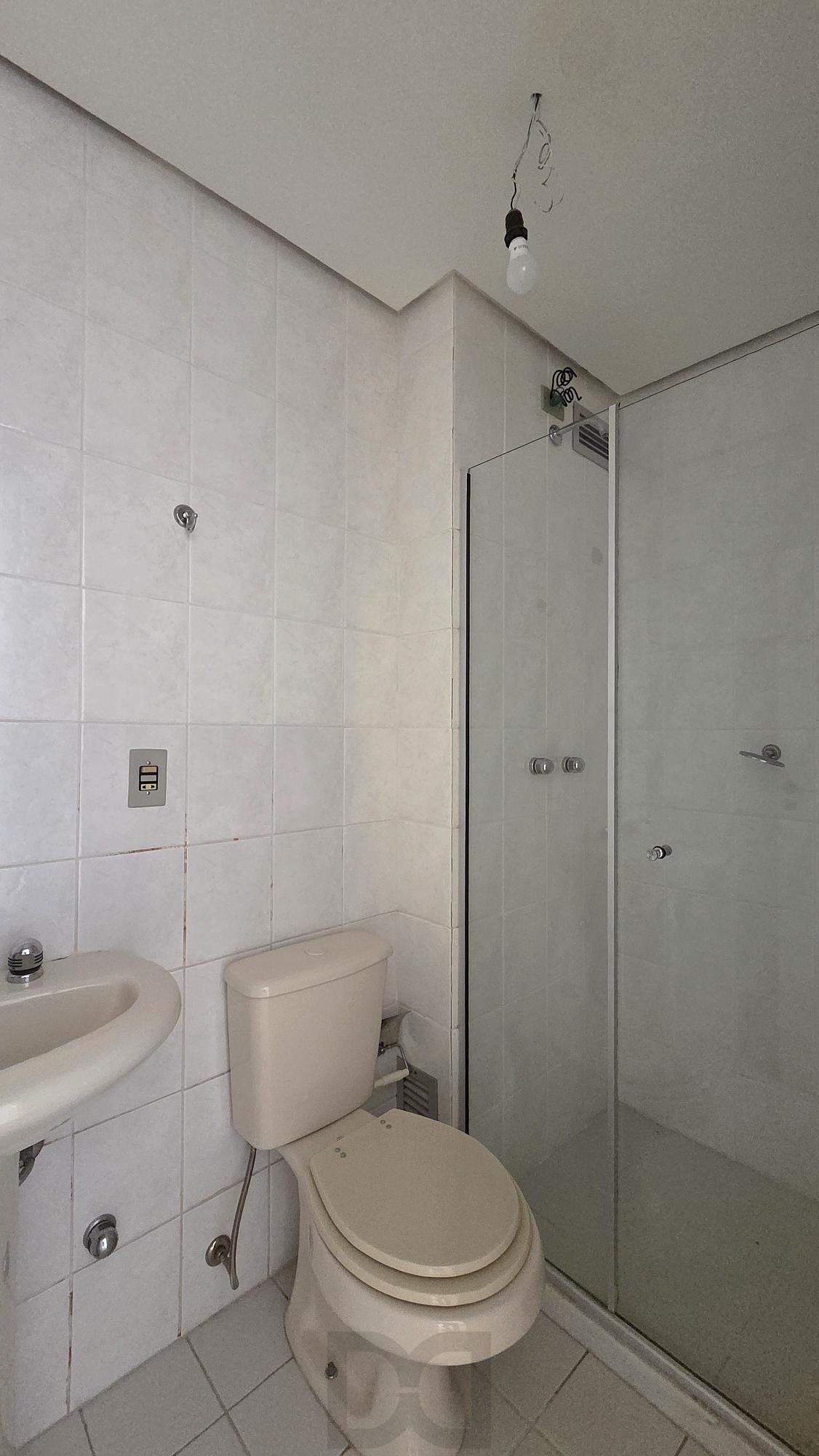 Belíssima cobertura com 153m2 de área privativa, com 3 dormitórios, um suíte e uma vaga de garagem. — foto 17