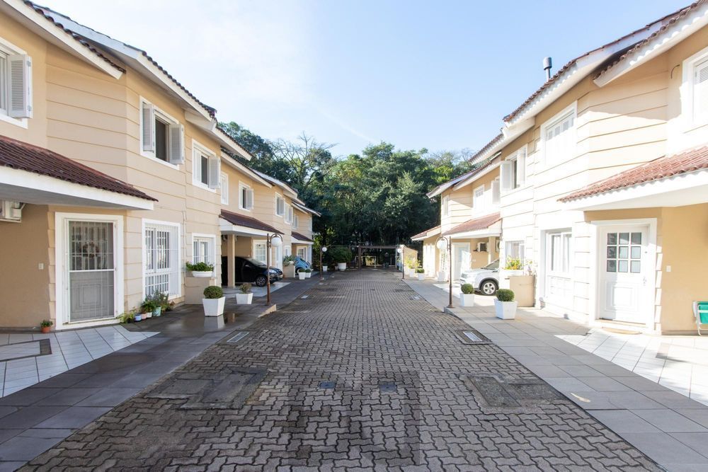 Casa em condomínio, com 3 quartos, com suíte, 2 vagas cobertas, churrasqueira, no Bairro Nonoai. — foto 27