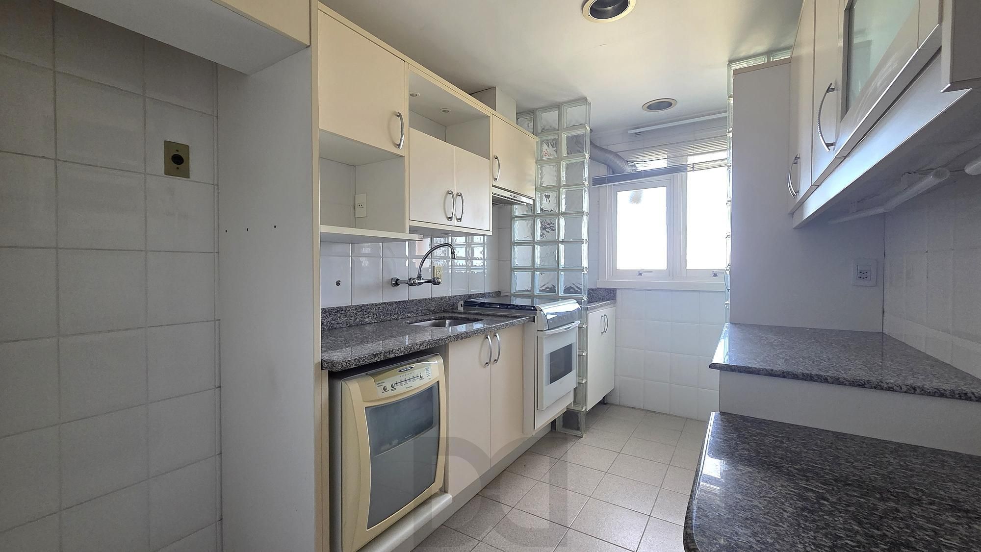 Belíssima cobertura com 153m2 de área privativa, com 3 dormitórios, um suíte e uma vaga de garagem. — foto 6