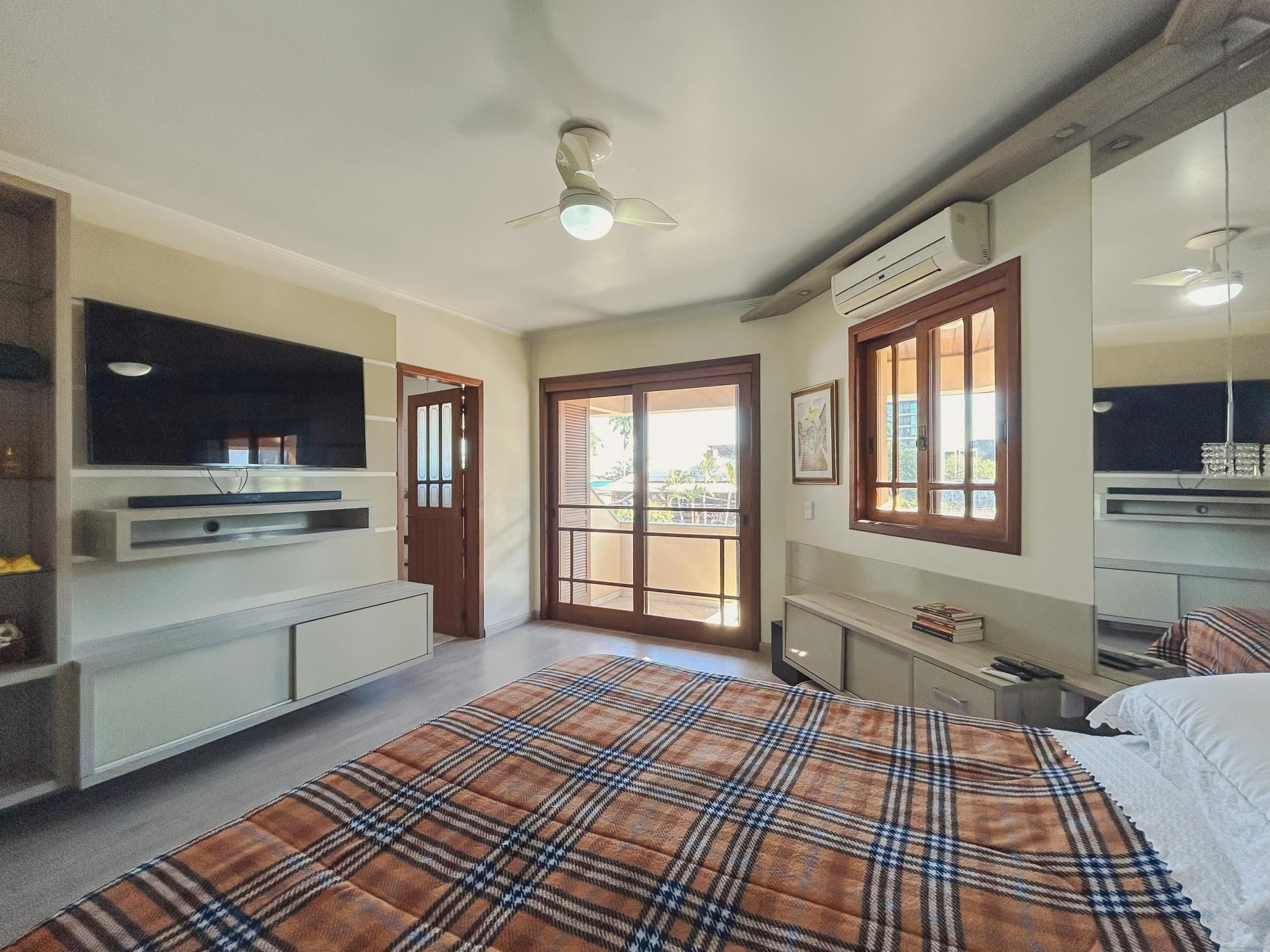 Casa com 4 suítes, piscina e área gourmet no bairro Tristeza. — foto 39