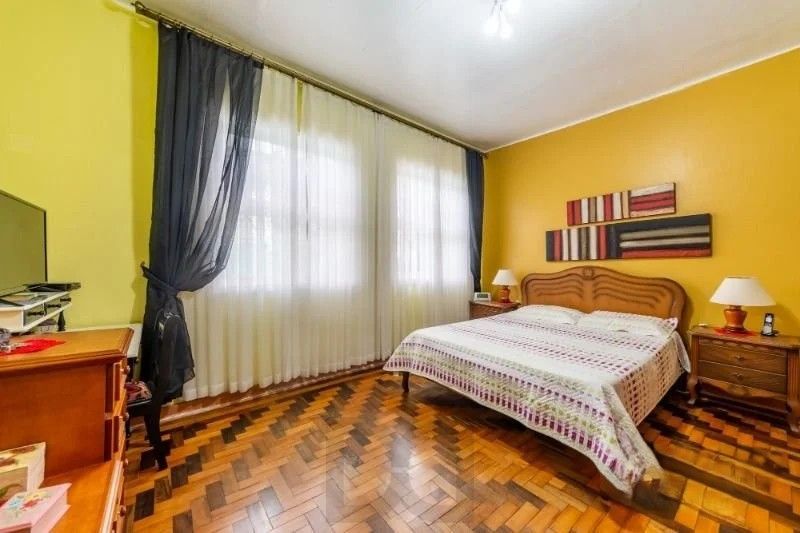 Belíssima casa de esquina, em estilo colonial com 277m2 de área privativa, terreno com 1014m2, 4 dormitórios e 3 suítes. — foto 27