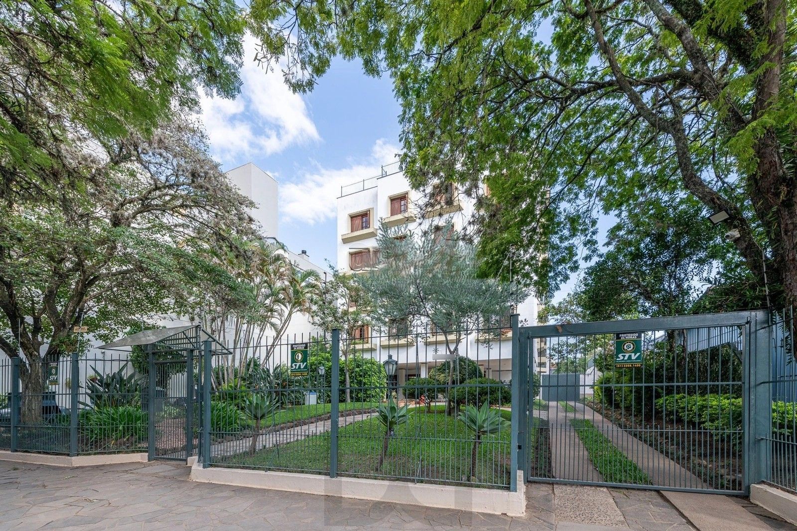 Cobertura duplex com 209,79m² de área privativa, conta com 3 dormitórios, 1 suíte e 2 vagas de garagem. — foto 33