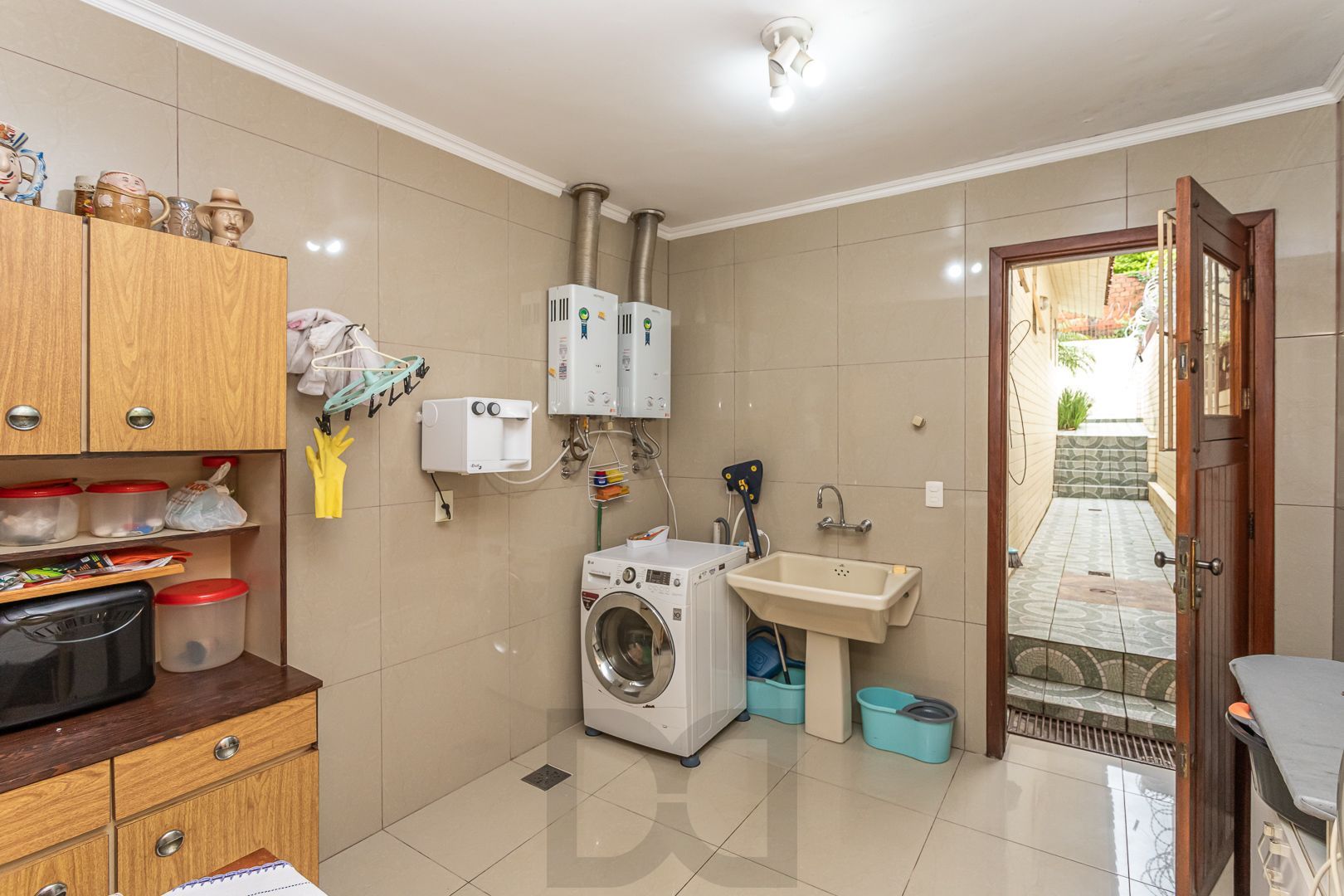 Excelente casa de dois pavimentos no bairro Ipanema, com 238m² de área privativa, 4 dormitórios, 1 suíte e 2 vagas de garagem. — foto 33