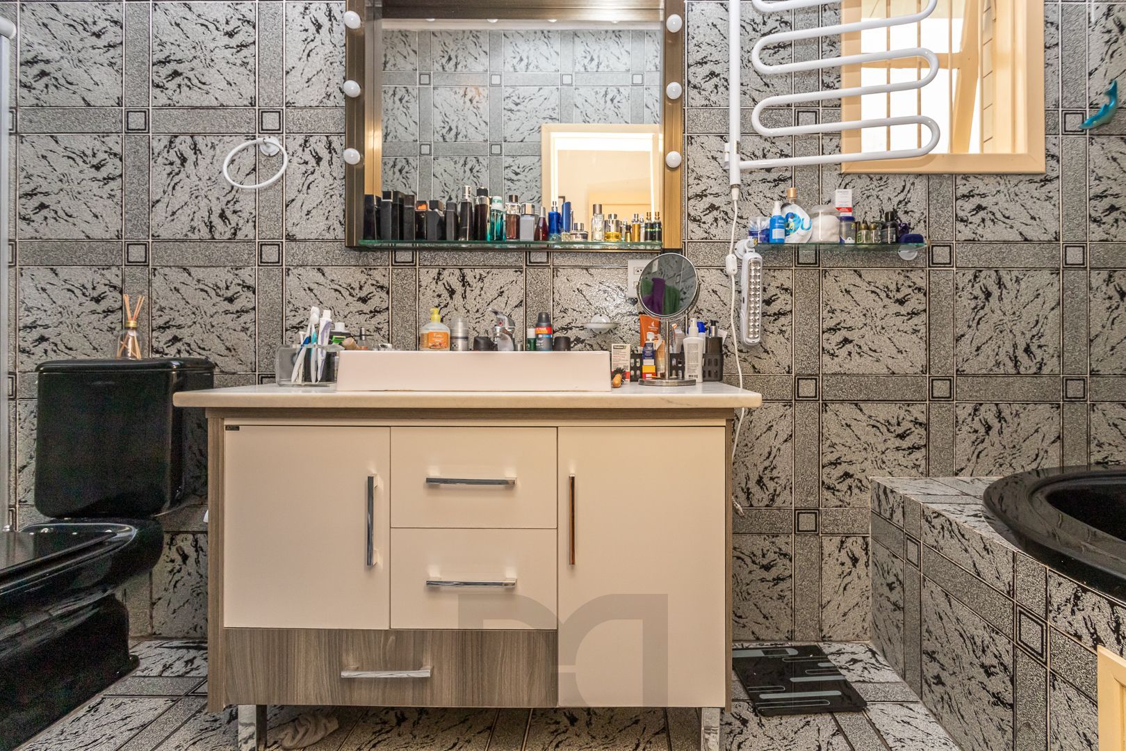 Excelente casa de dois pavimentos no bairro Ipanema, com 238m² de área privativa, 4 dormitórios, 1 suíte e 2 vagas de garagem. — foto 16