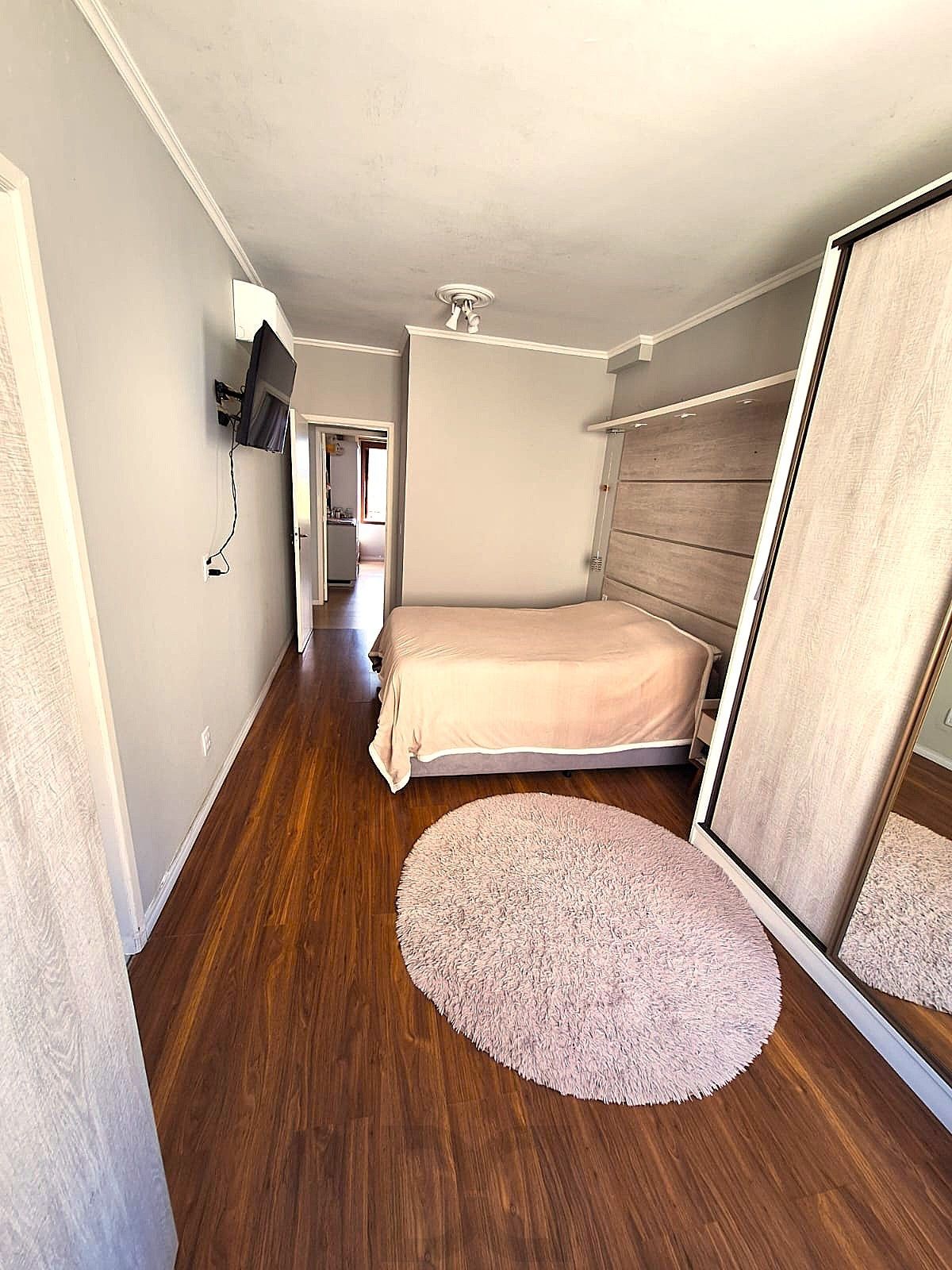 Excelente apartamento no bairro Menino Deus, com 3 dormitórios, transformado em 2 dormitórios, sendo 1 suíte e 1 vaga de garagem. — foto 14