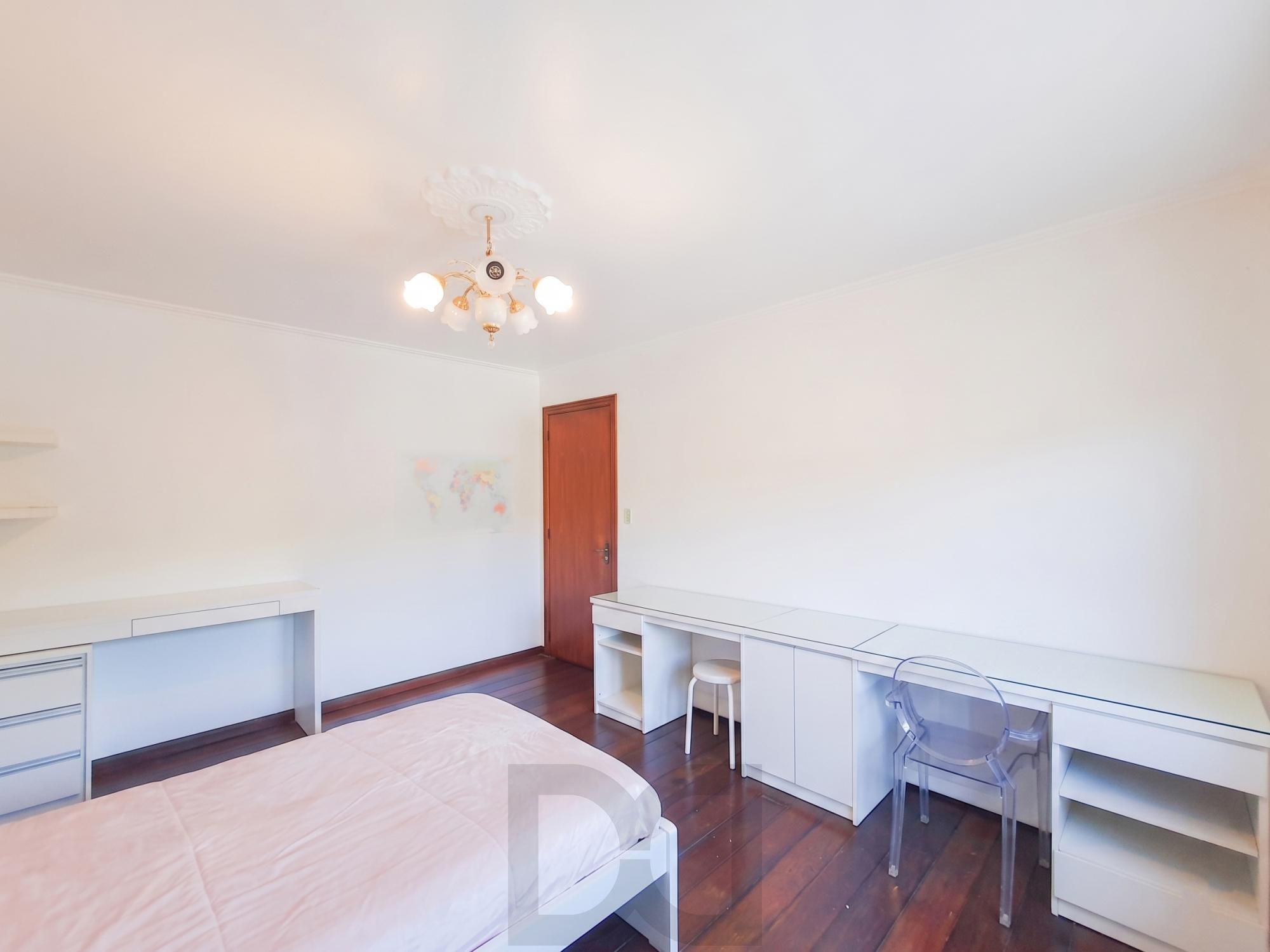 Linda e Ampla Casa com 4 dormitórios no Bairro Ipanema. — foto 44