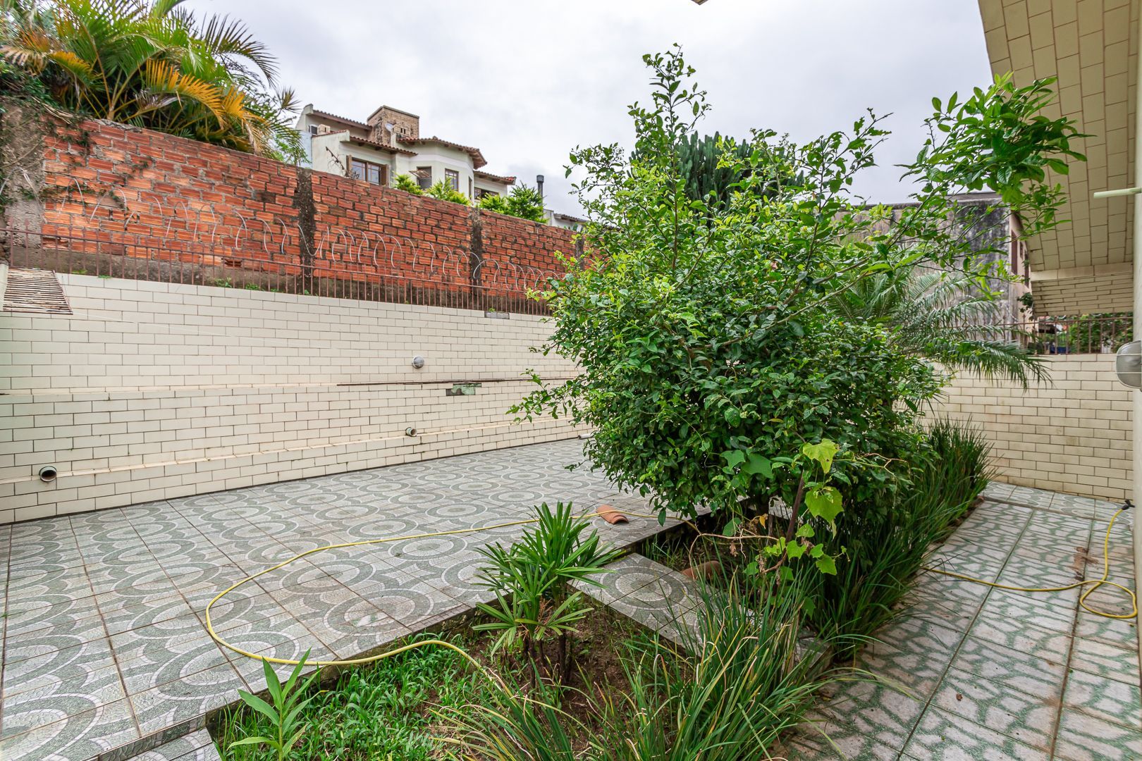 Excelente casa de dois pavimentos no bairro Ipanema, com 238m² de área privativa, 4 dormitórios, 1 suíte e 2 vagas de garagem. — foto 42