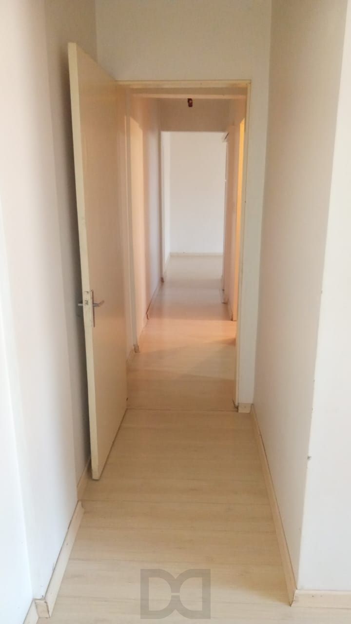 Apartamento no Bairro Cristal com 2 dormitórios. — foto 4