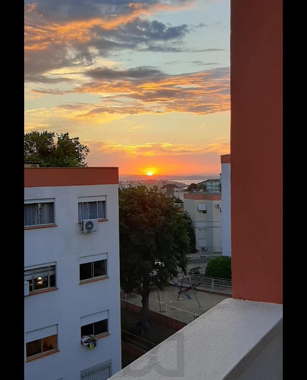 Apartamento à Venda 2 dormitórios em Porto Alegre — foto 2