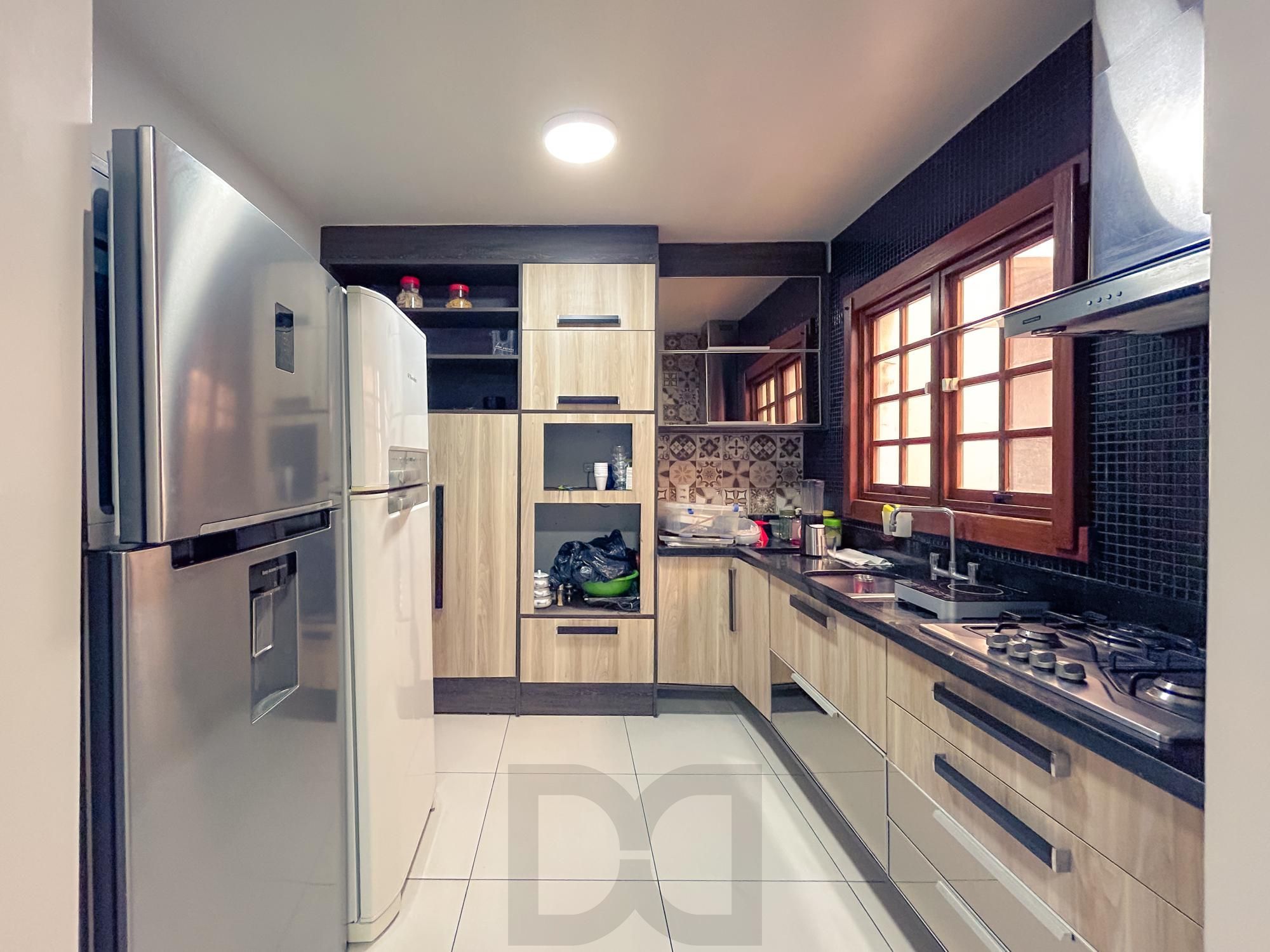 " Oportunidade" Linda Casa com 4 dormitórios, piscina, lareira e Salão de festas semimobiliada  Bairro Vila assunção — foto 11