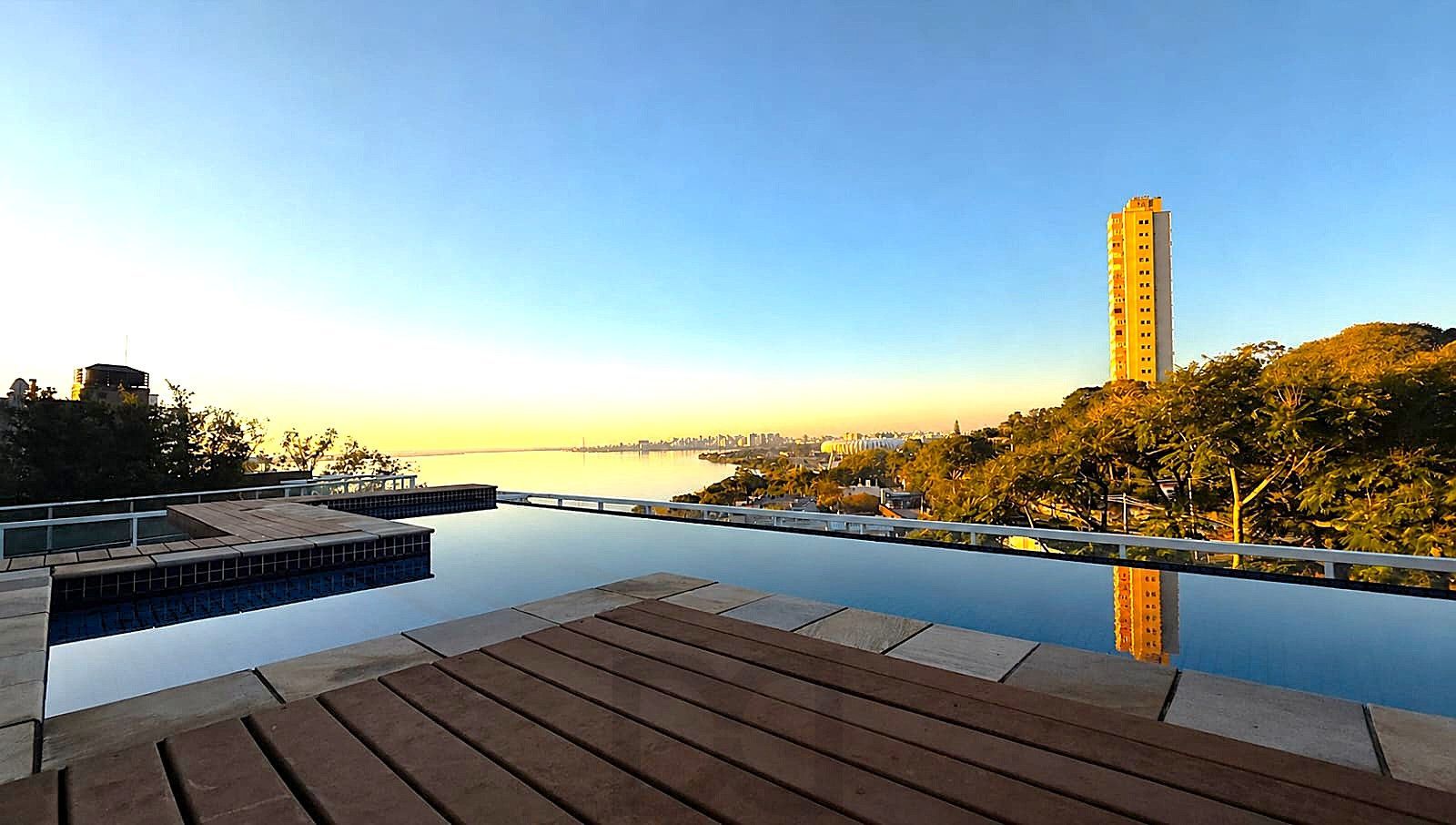 Cobertura de Alto Padrão com 357m2, 3 suítes e 3 vagas de garagem. Vista Permanente para o Guaíba | Porteira Fechada | Bairro Cristal. — foto 39
