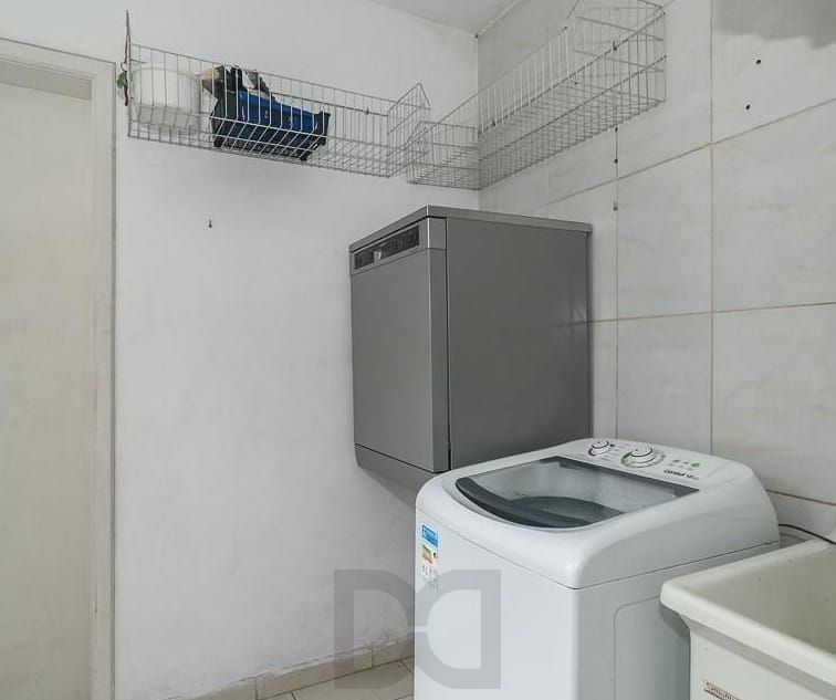 Maravilhosa Residência em condomínio com 4 dormitórios sendo 1 suíte. — foto 15