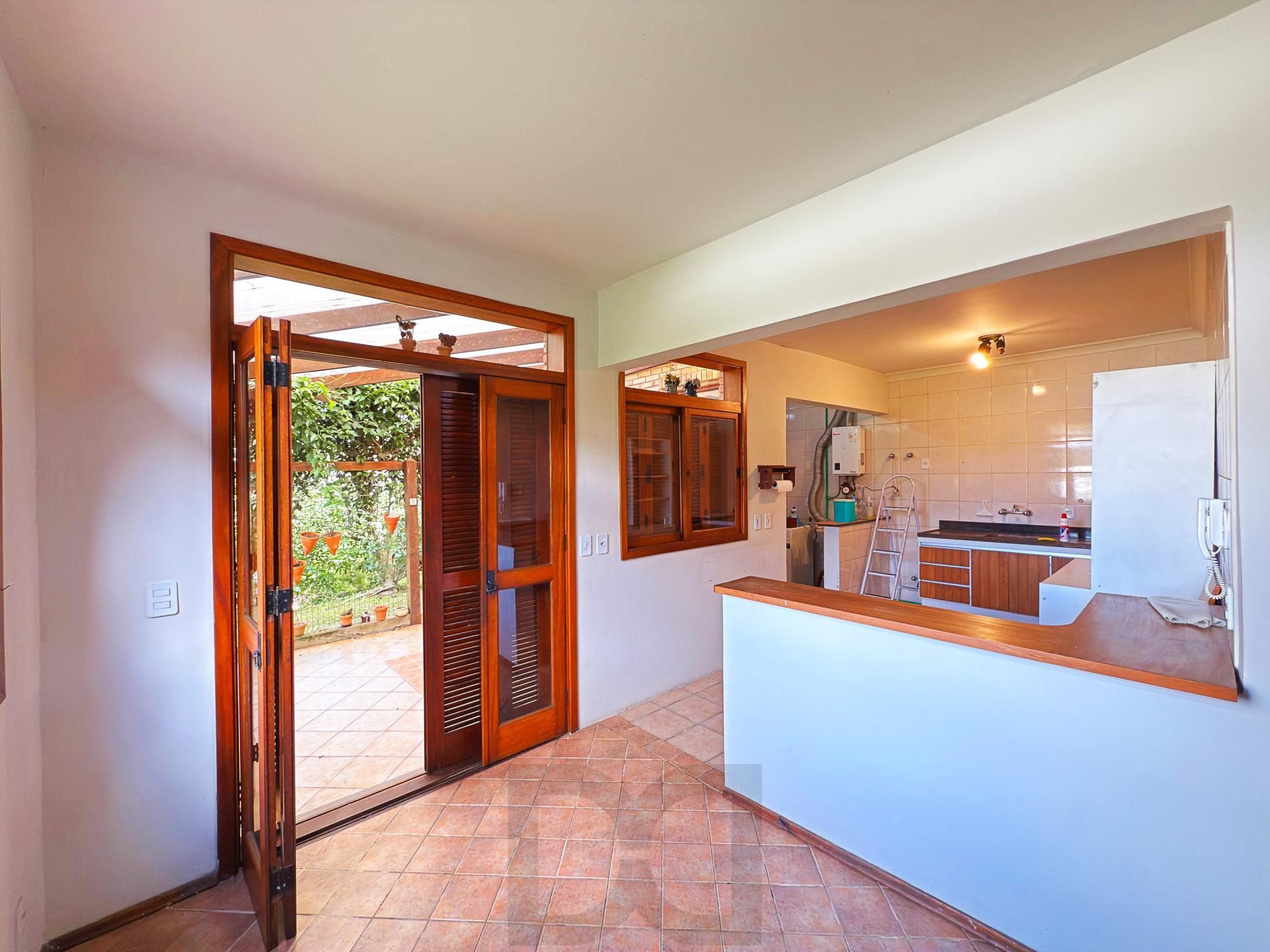 Casa em Condomínio  | 3 Dormitórios, Suíte, Lareira e Churrasqueira — foto 43