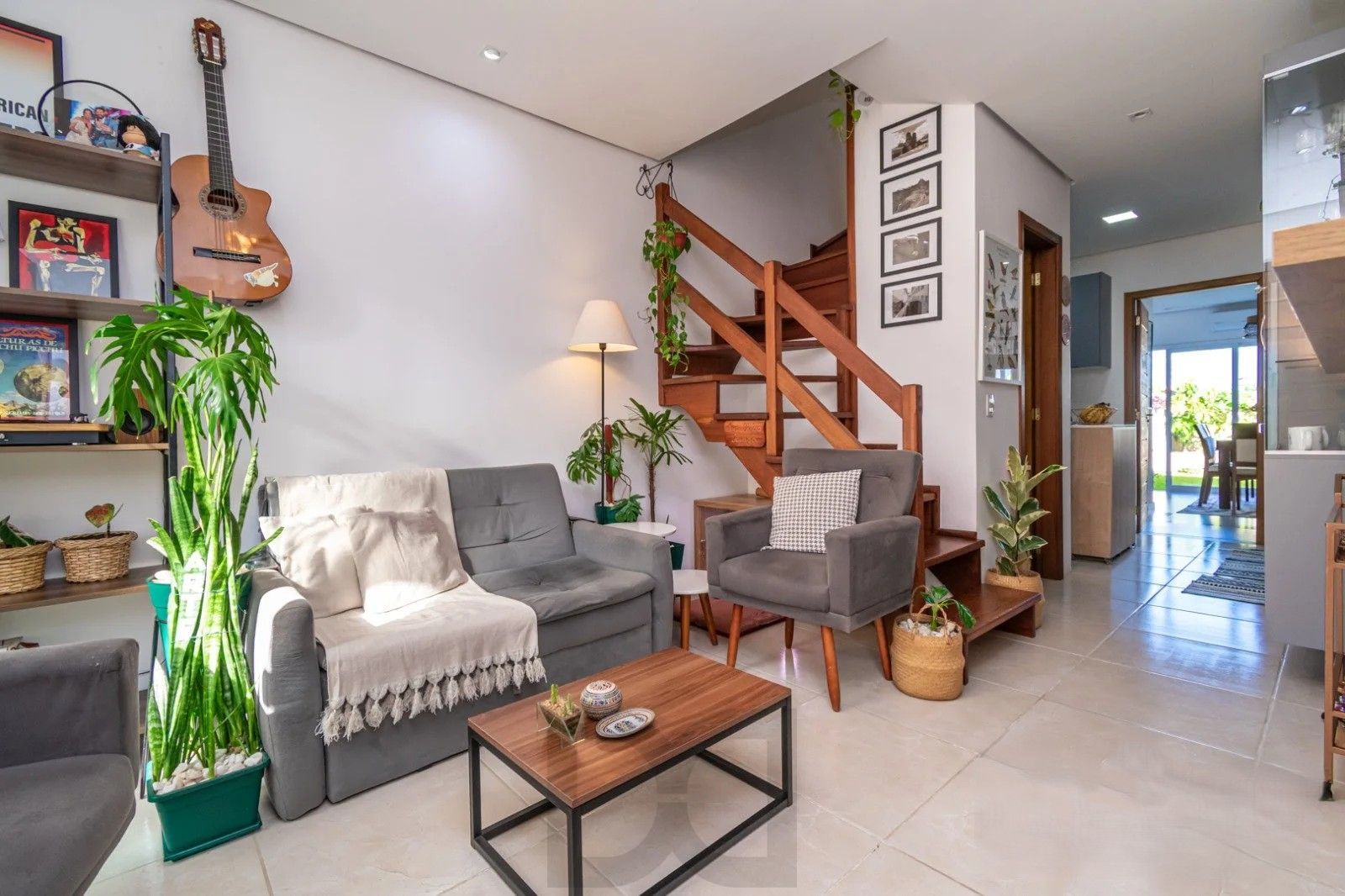Excelente sobrado, semimobiliado, com 77m², 2 dormitórios e 1 vaga de garagem. À venda no Hípica Boulevard – Zona Sul. — foto 2