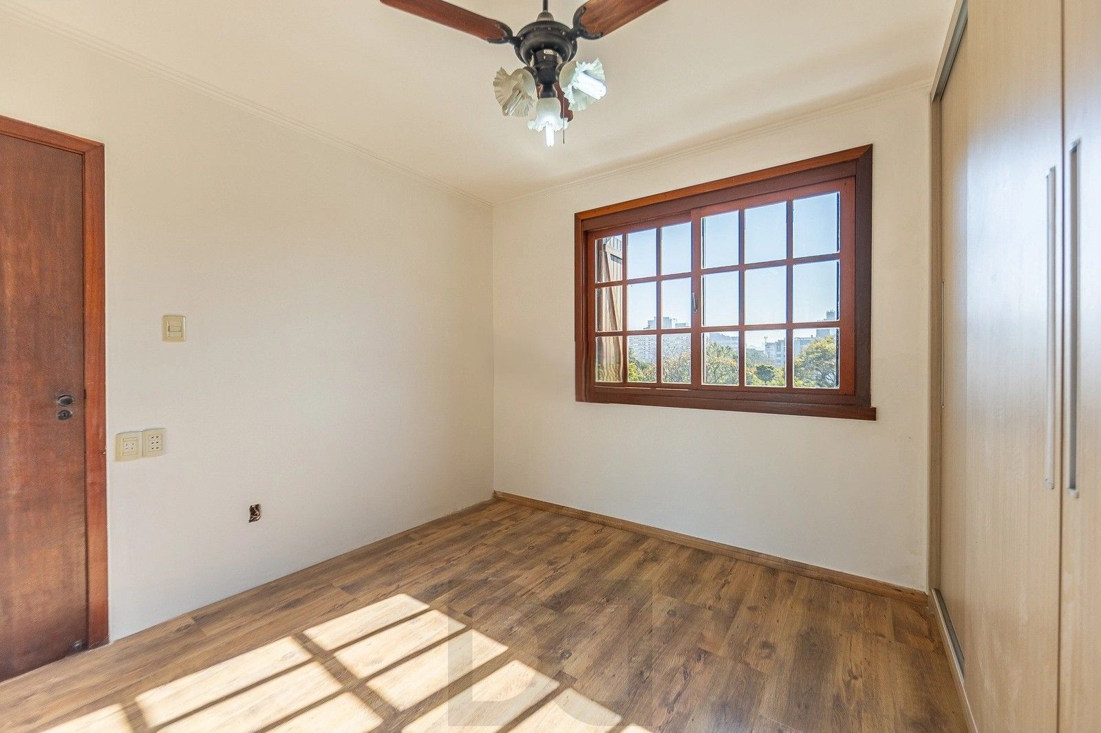 Cobertura duplex com 209,79m² de área privativa, conta com 3 dormitórios, 1 suíte e 2 vagas de garagem. — foto 12