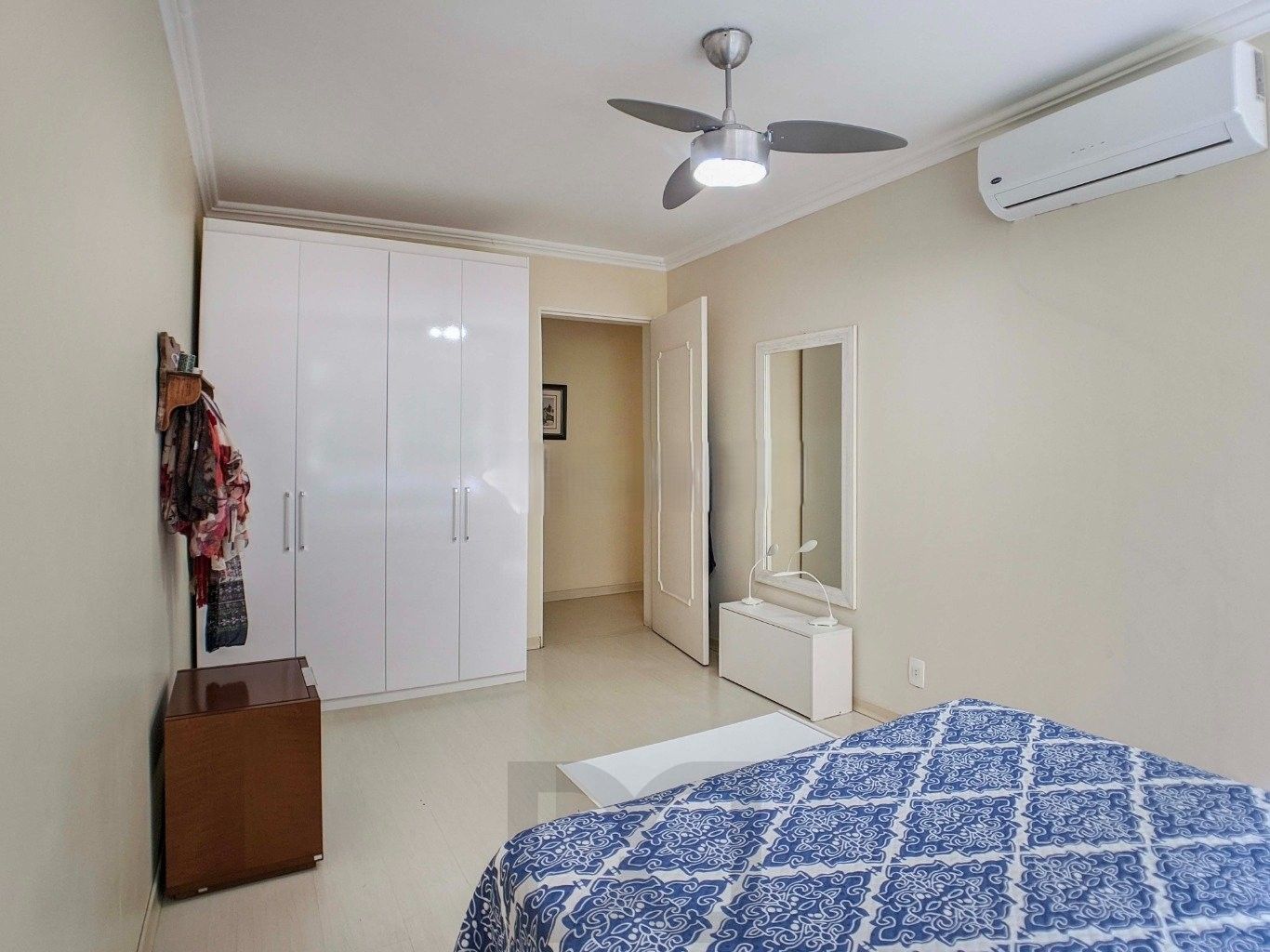 Apartamento à venda no bairro Menino Deus. Localizado em frente ao Parque Marinha do Brasil. O imóvel conta com 2 dormitórios e 1 vaga coberta. — foto 13