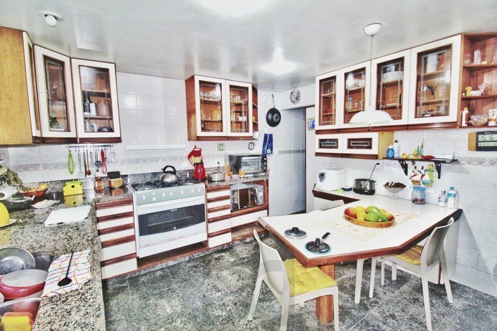 Casa em Porto Alegre, no bairro Jardim Isabel, com 4 dormitório(s), e 4 banheiro — foto 20