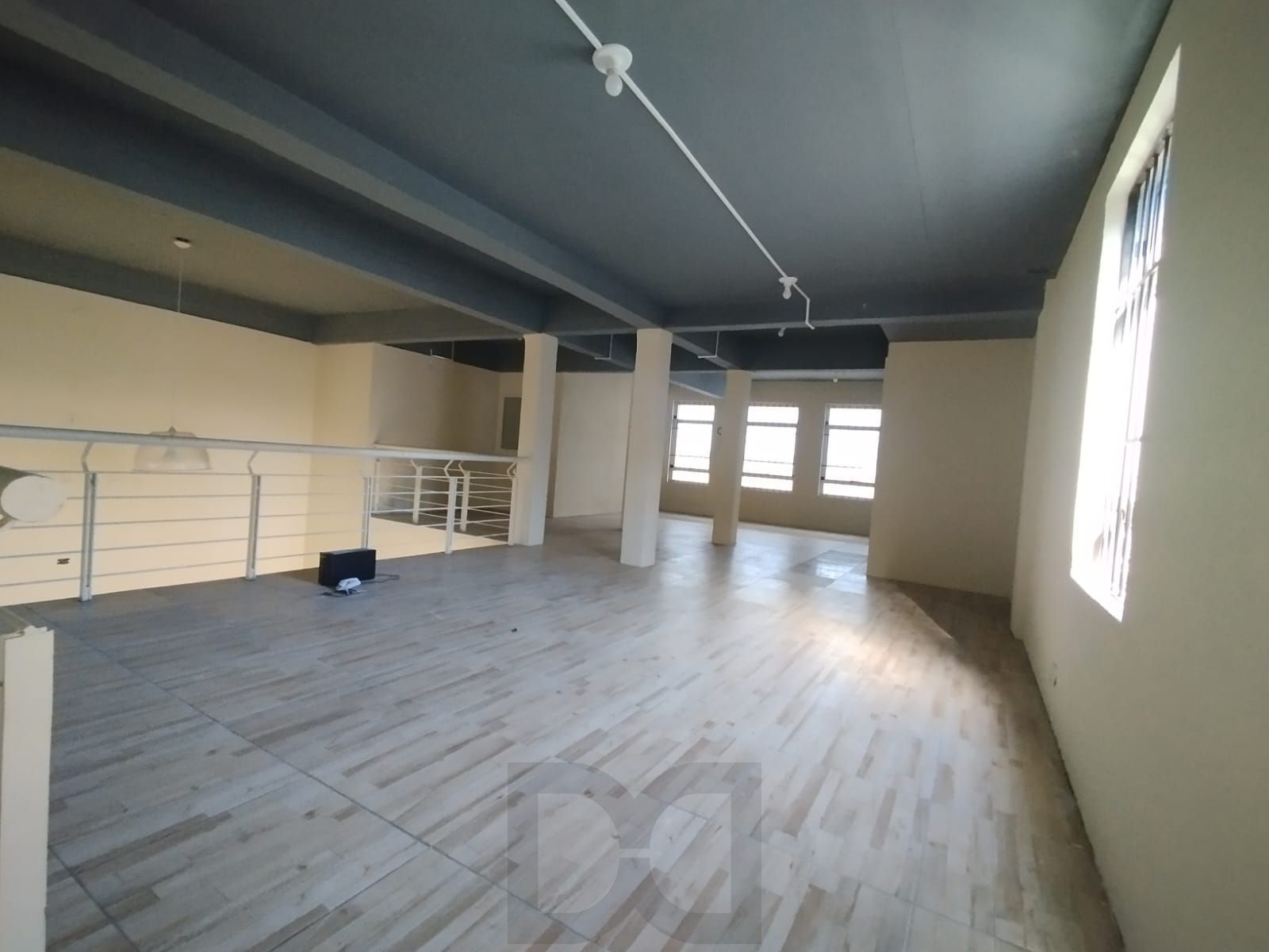 Excelente loja com 400m, 4 banheiros, 3 vagas, mezanino, fácil acesso e grande visibilidade no bairro Tristeza — foto 19