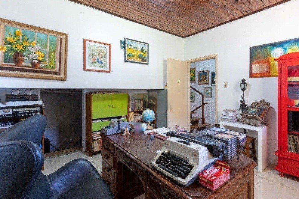 Excelente casa com 5 dormitórios, 2 suítes, 3 vagas de garagem e uma vista perene para o por do sol no Guaiba. — foto 12