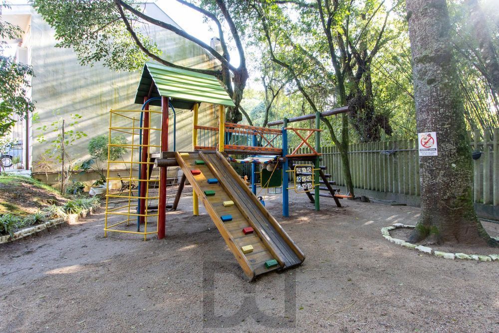 Casa em condomínio, com 3 quartos, com suíte, 2 vagas cobertas, churrasqueira, no Bairro Nonoai. — foto 31