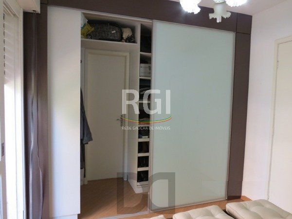 Excelente Residência em condomínio no Bairro Santo Antônio, com 3 dormitórios. — foto 11