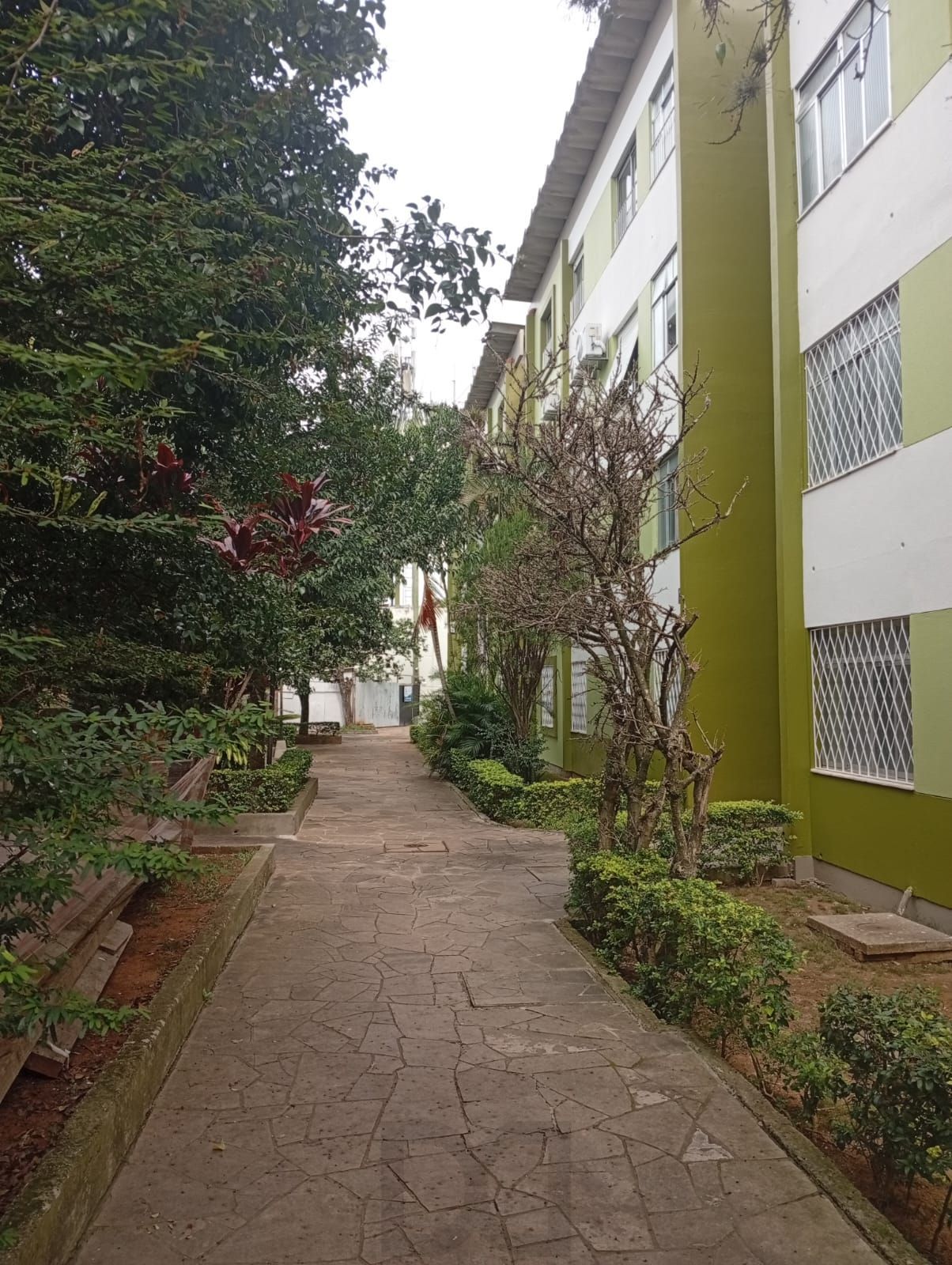 Amplo apartamento 02 dormitórios, no Bairro Vila Nova. — foto 2